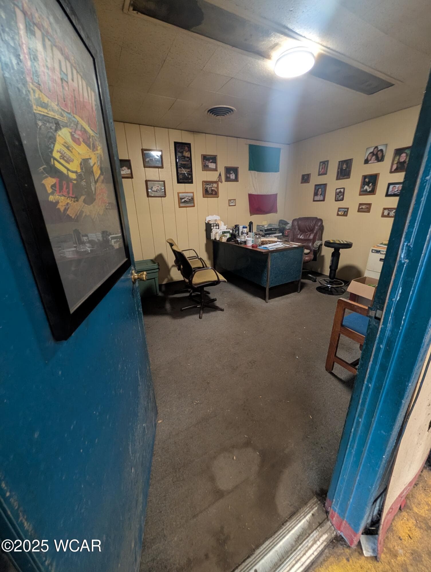 885-887 Delphos photo 4