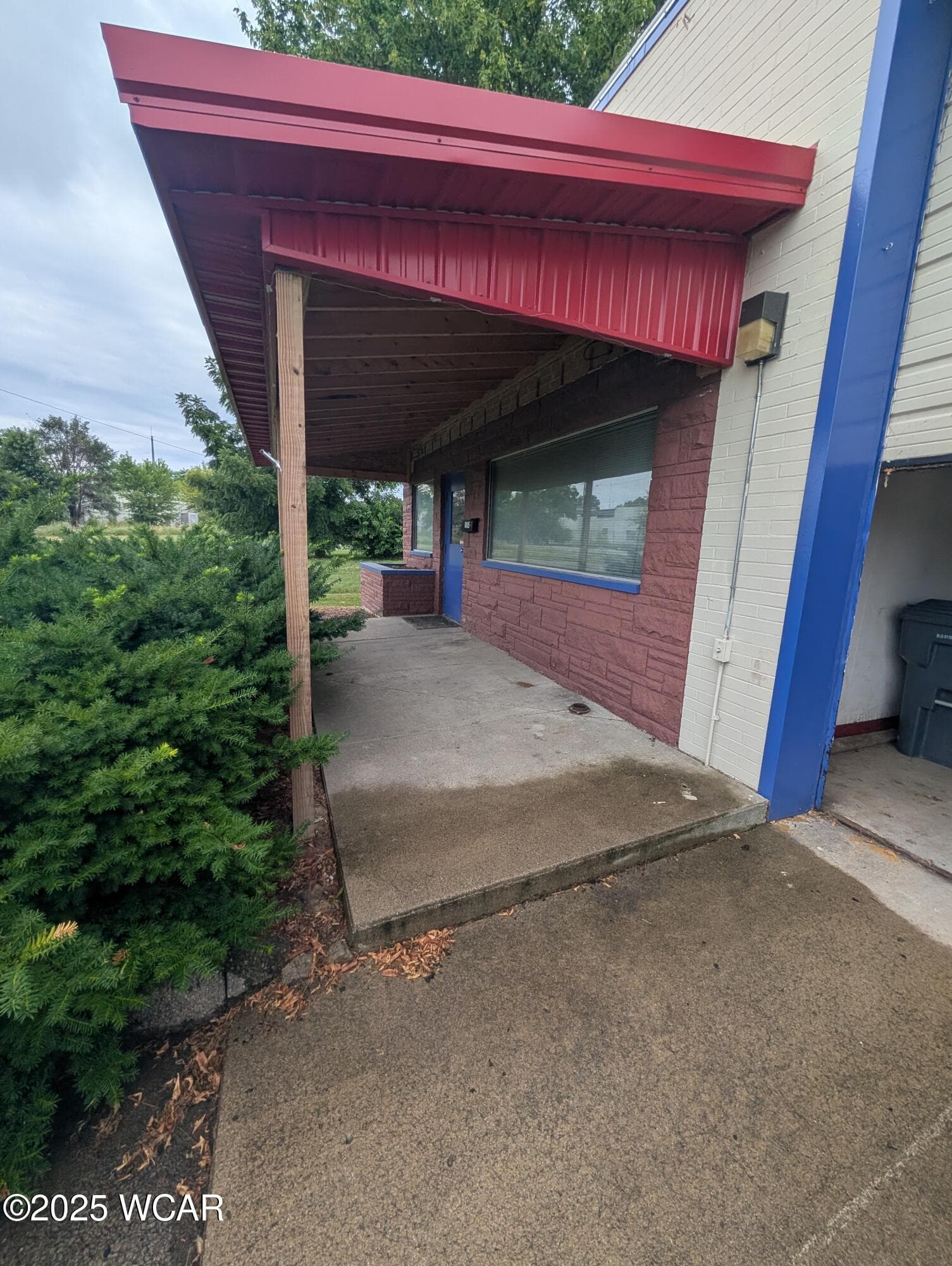 885-887 Delphos photo 5