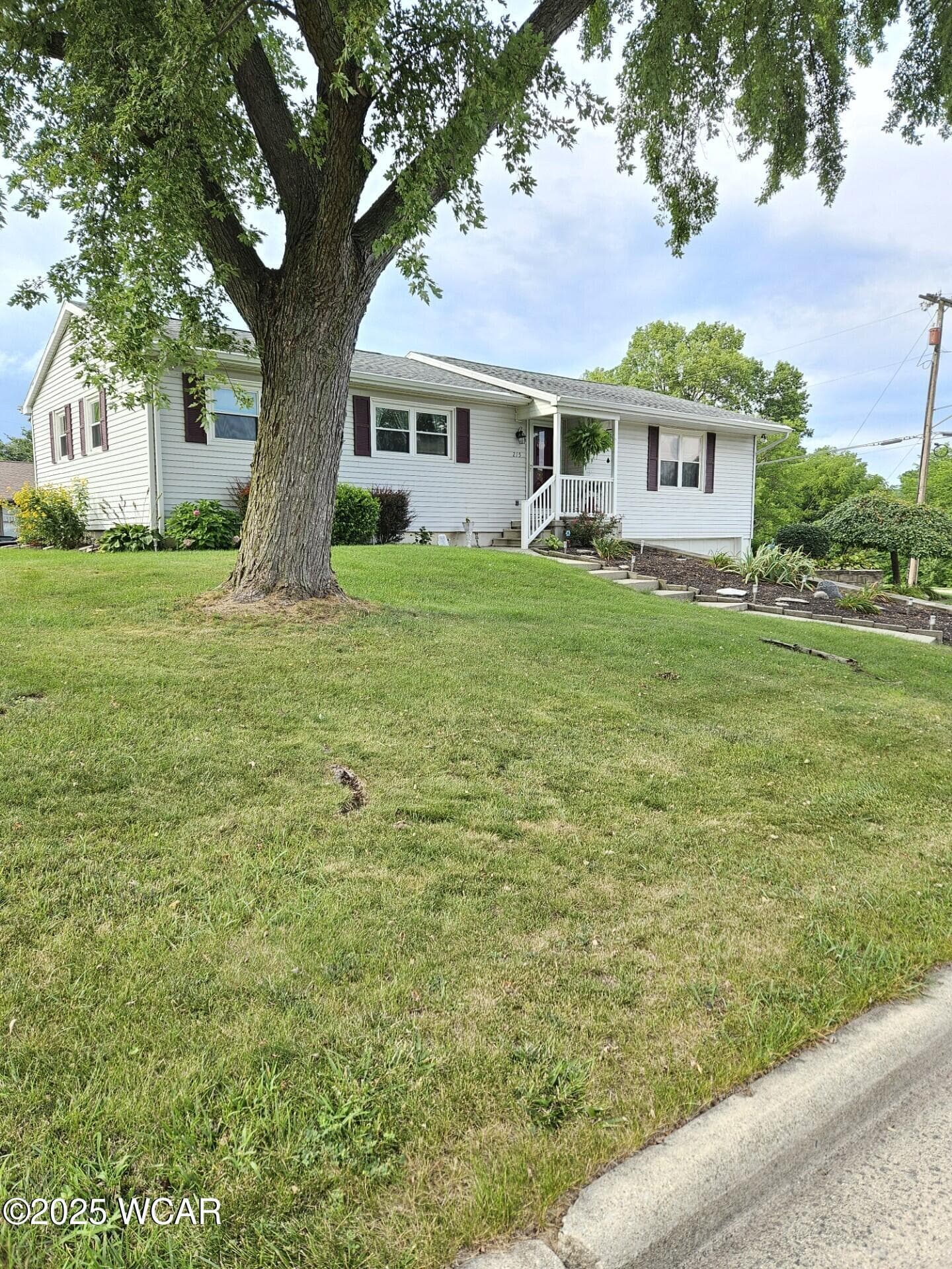 215 Hillcrest
