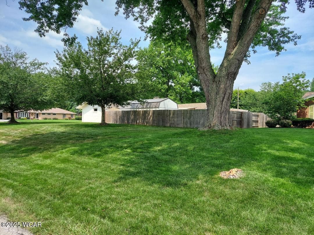 2227 Seneca photo 4