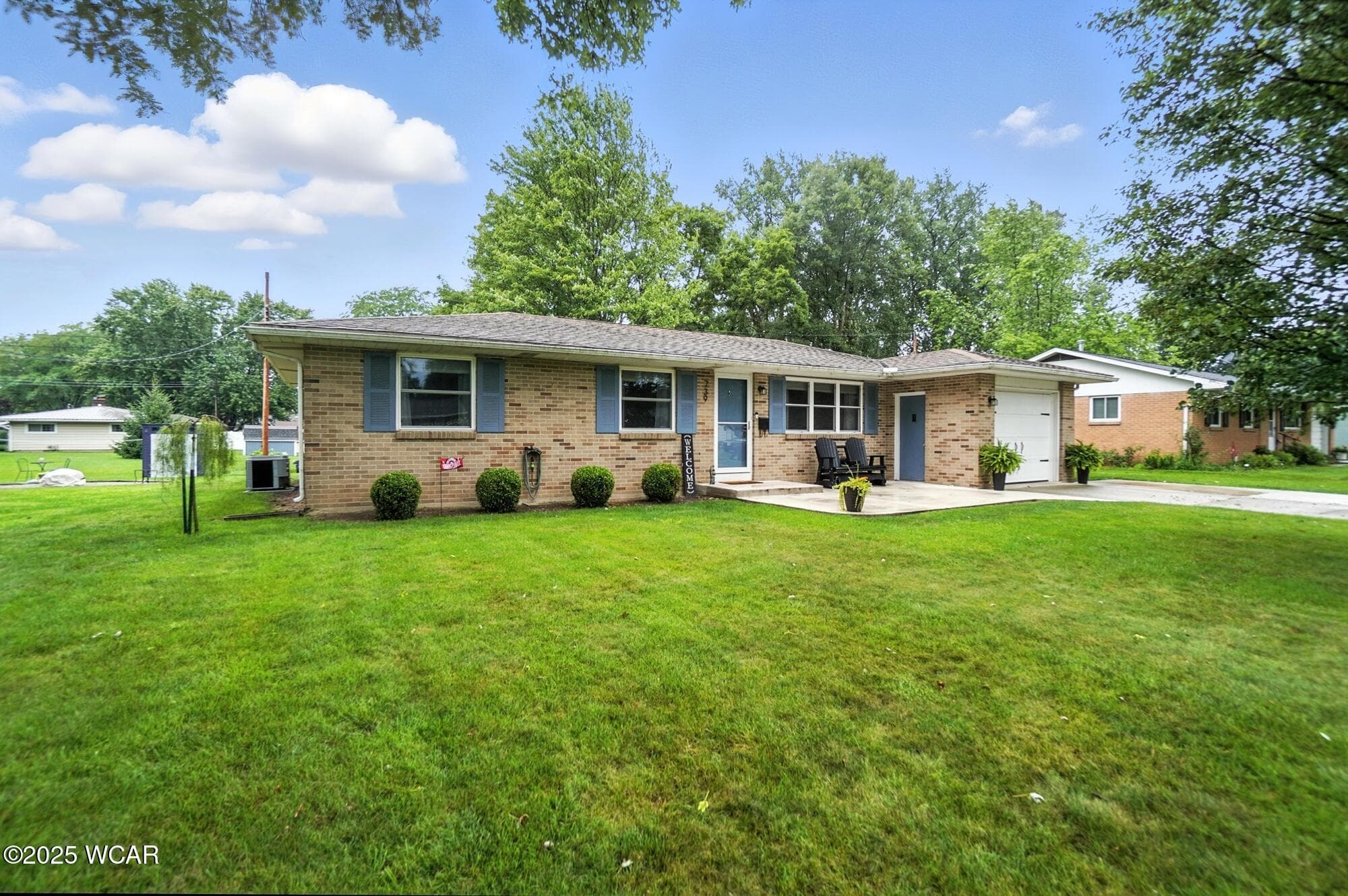 739 Maplewood photo 2