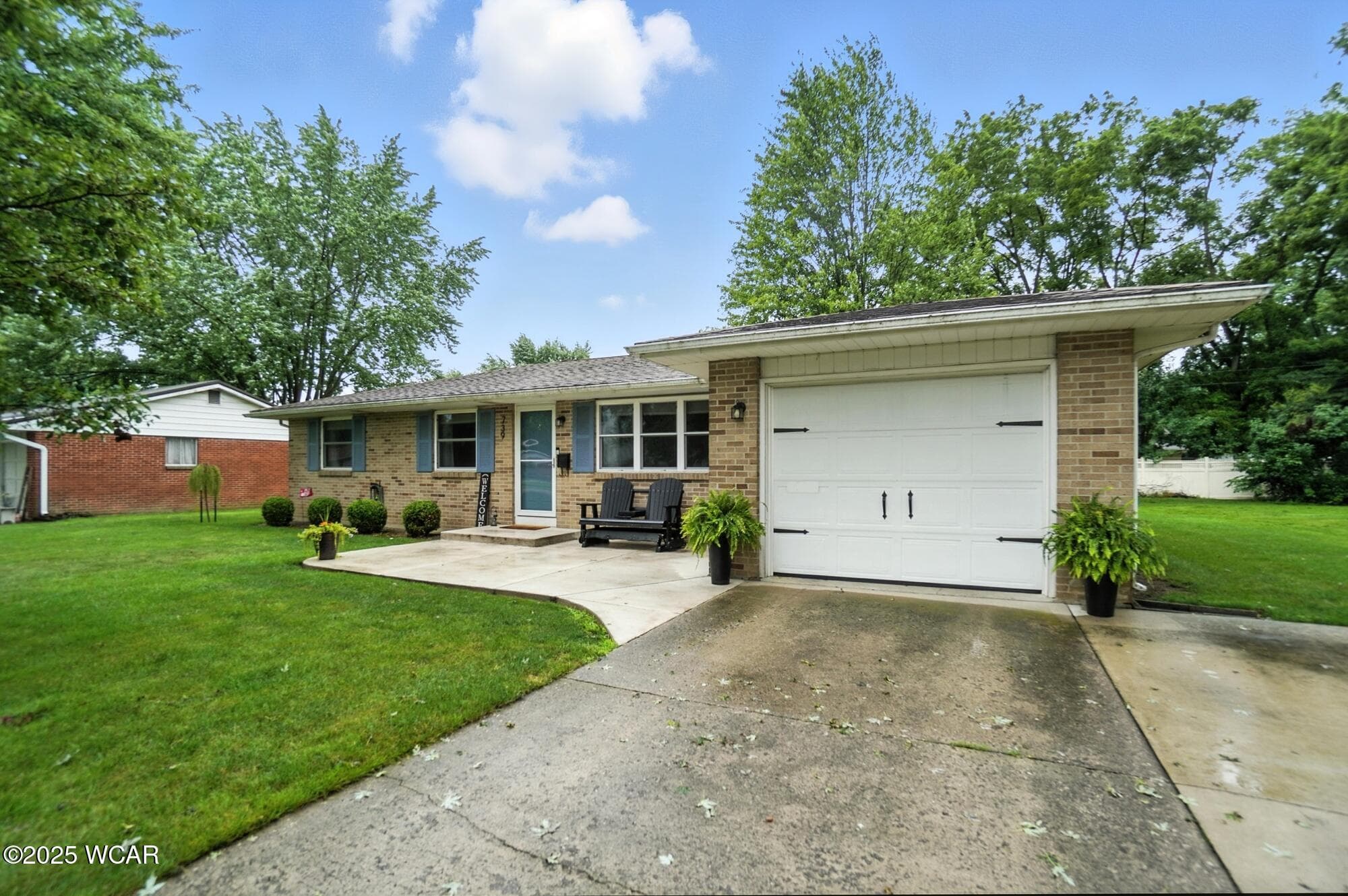 739 Maplewood photo 3
