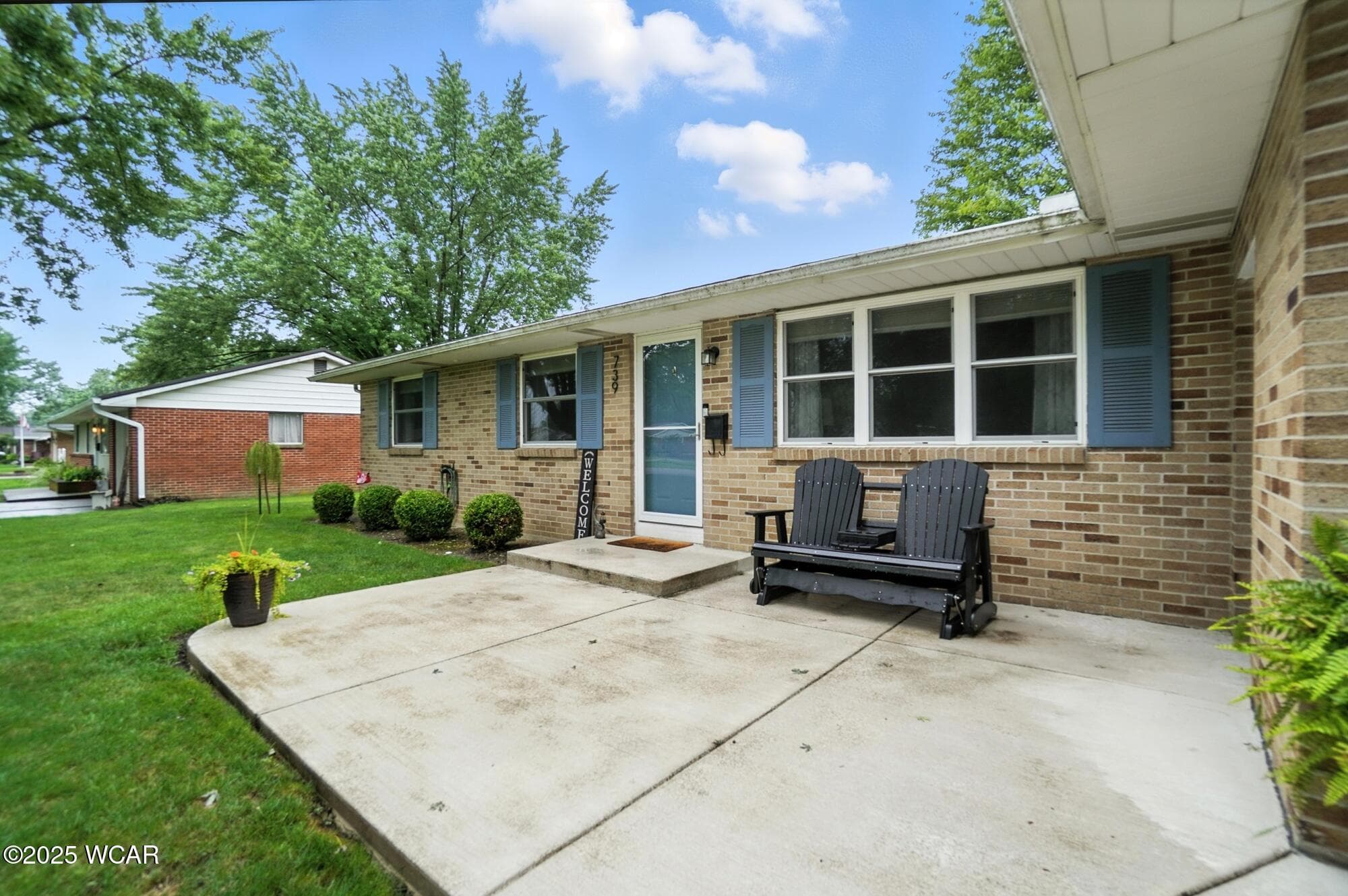 739 Maplewood photo 4