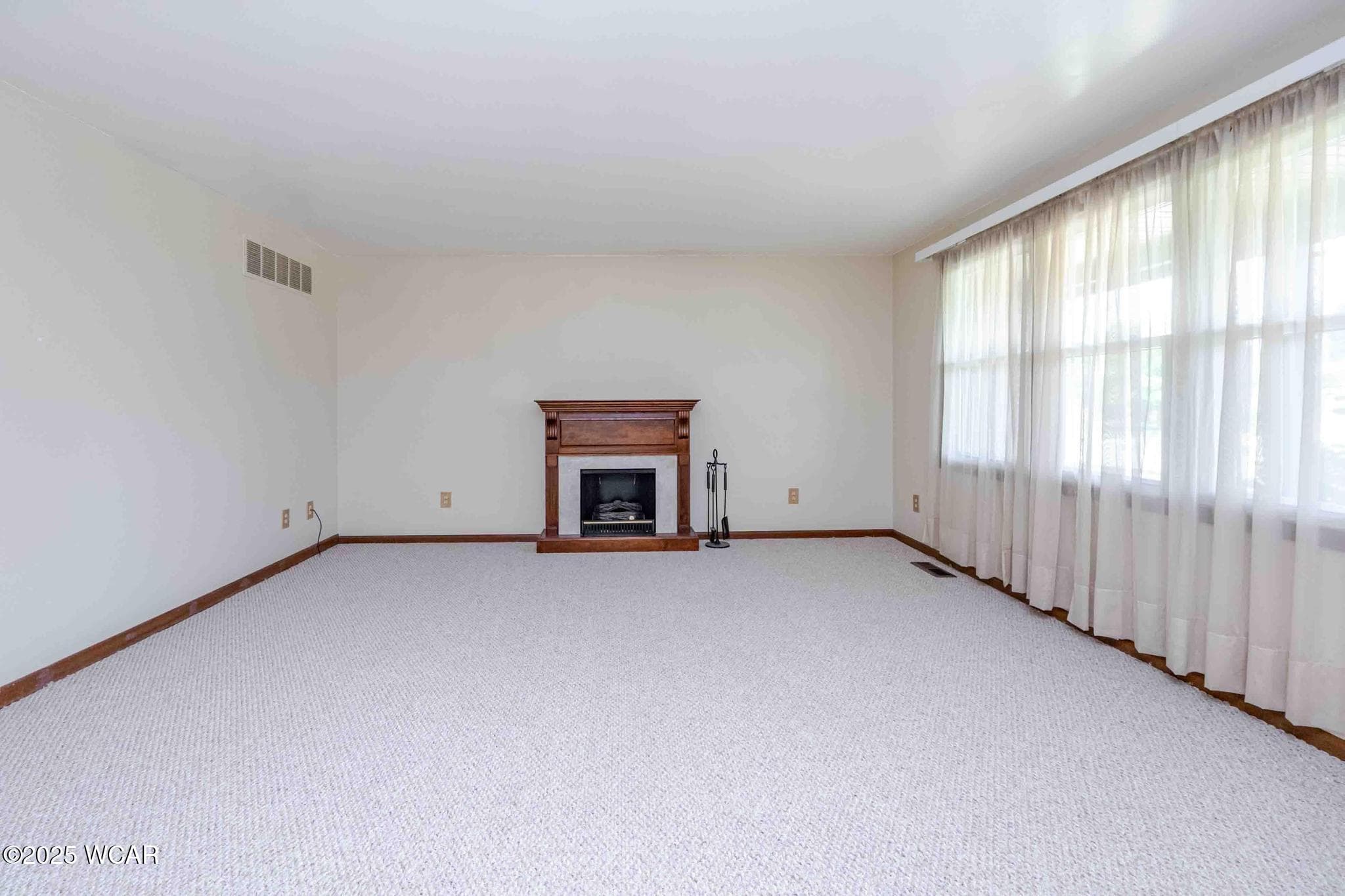 3742 Gloucester photo 2
