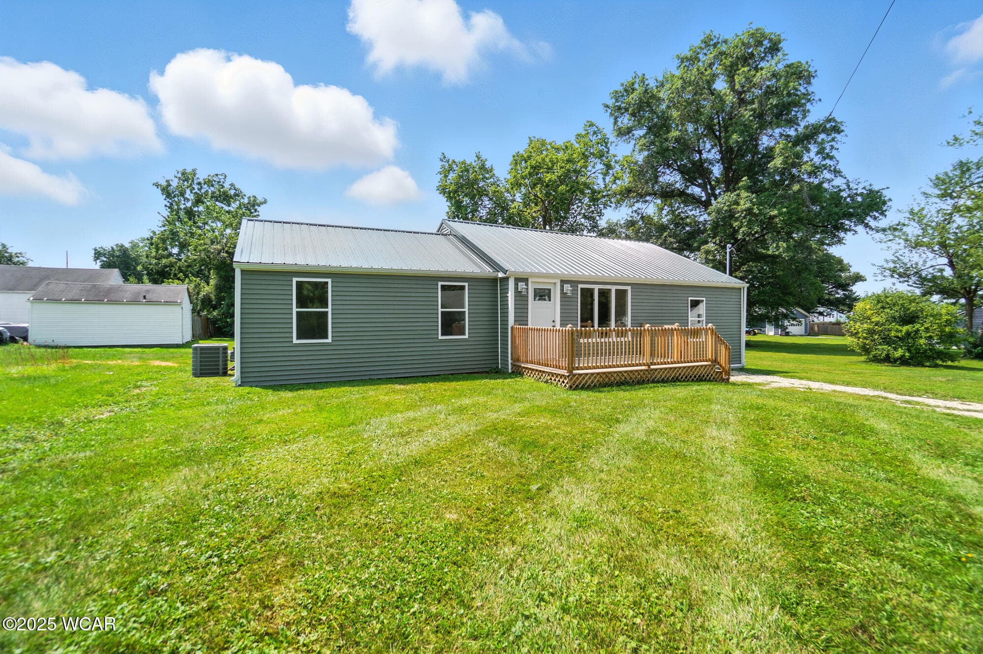 2225 Arcadia photo 2