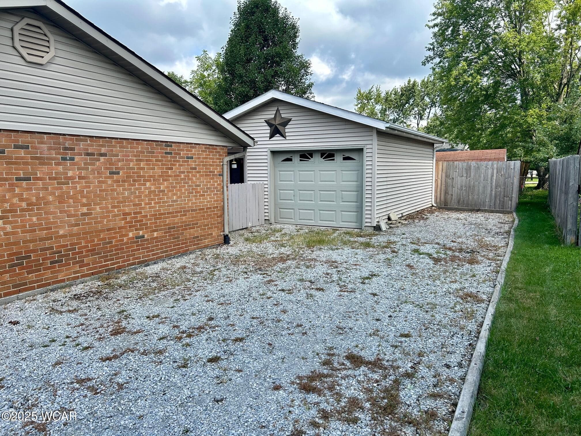 818 Primrose photo 5