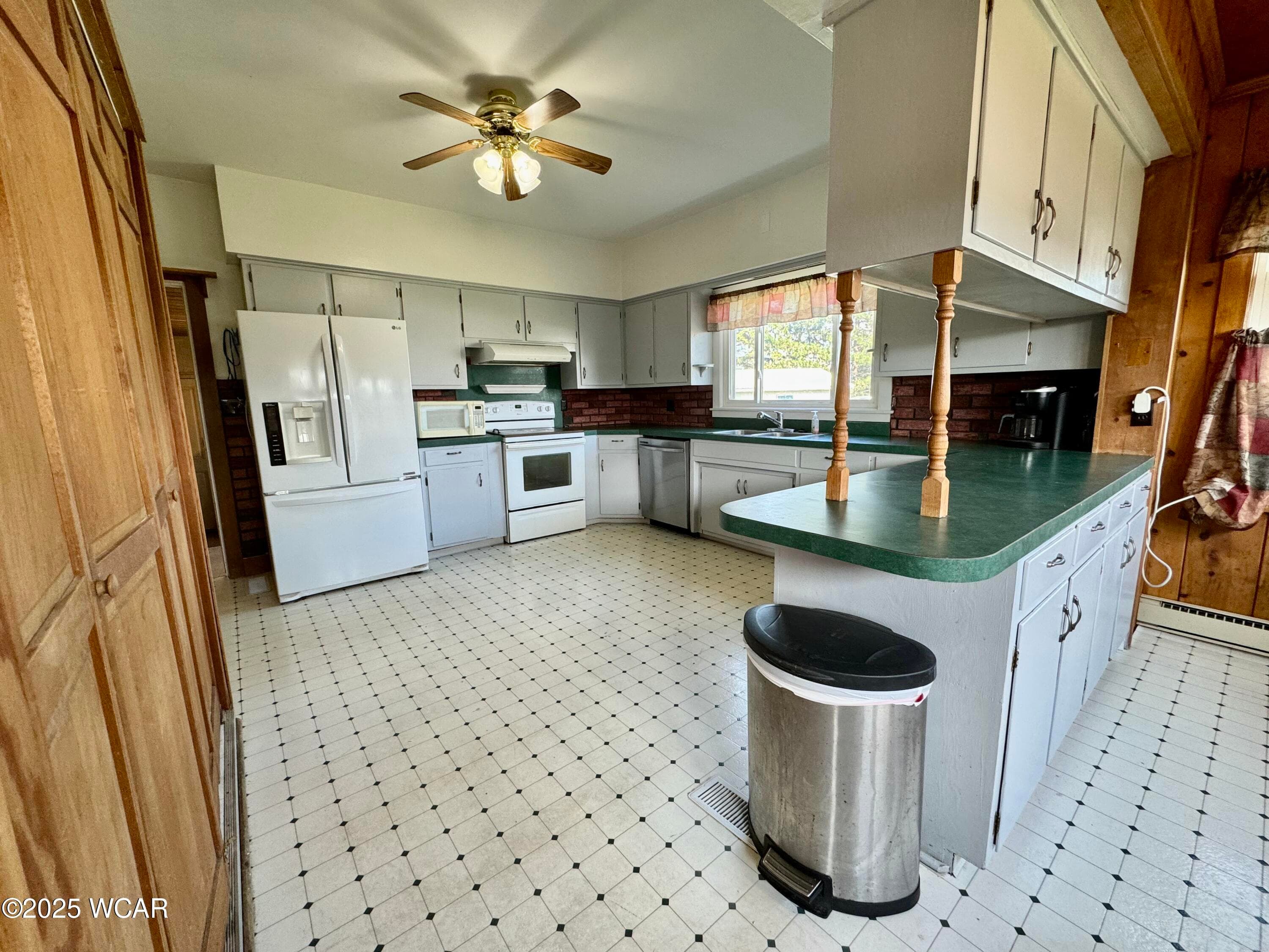 1709 Agner photo 3