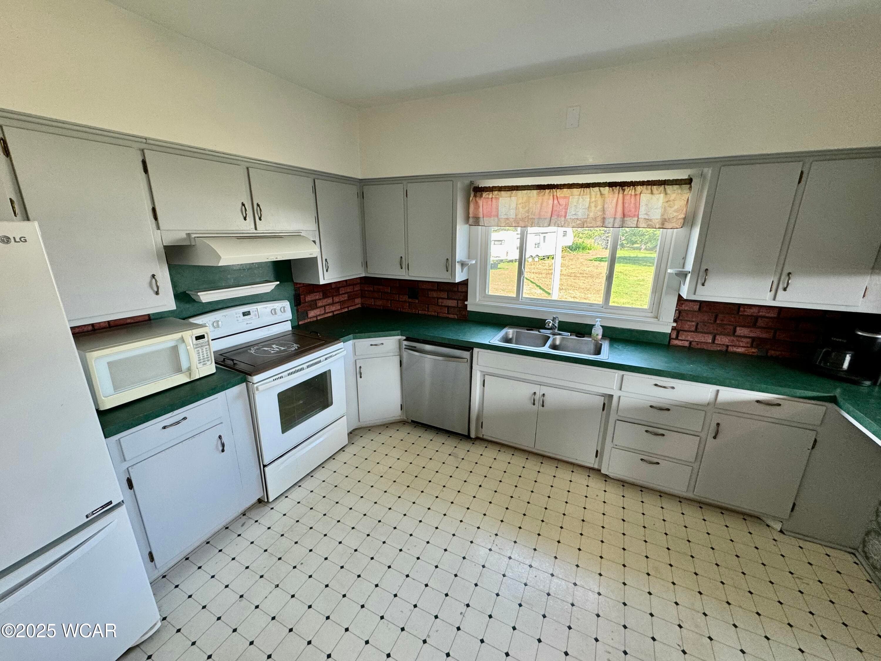 1709 Agner photo 5