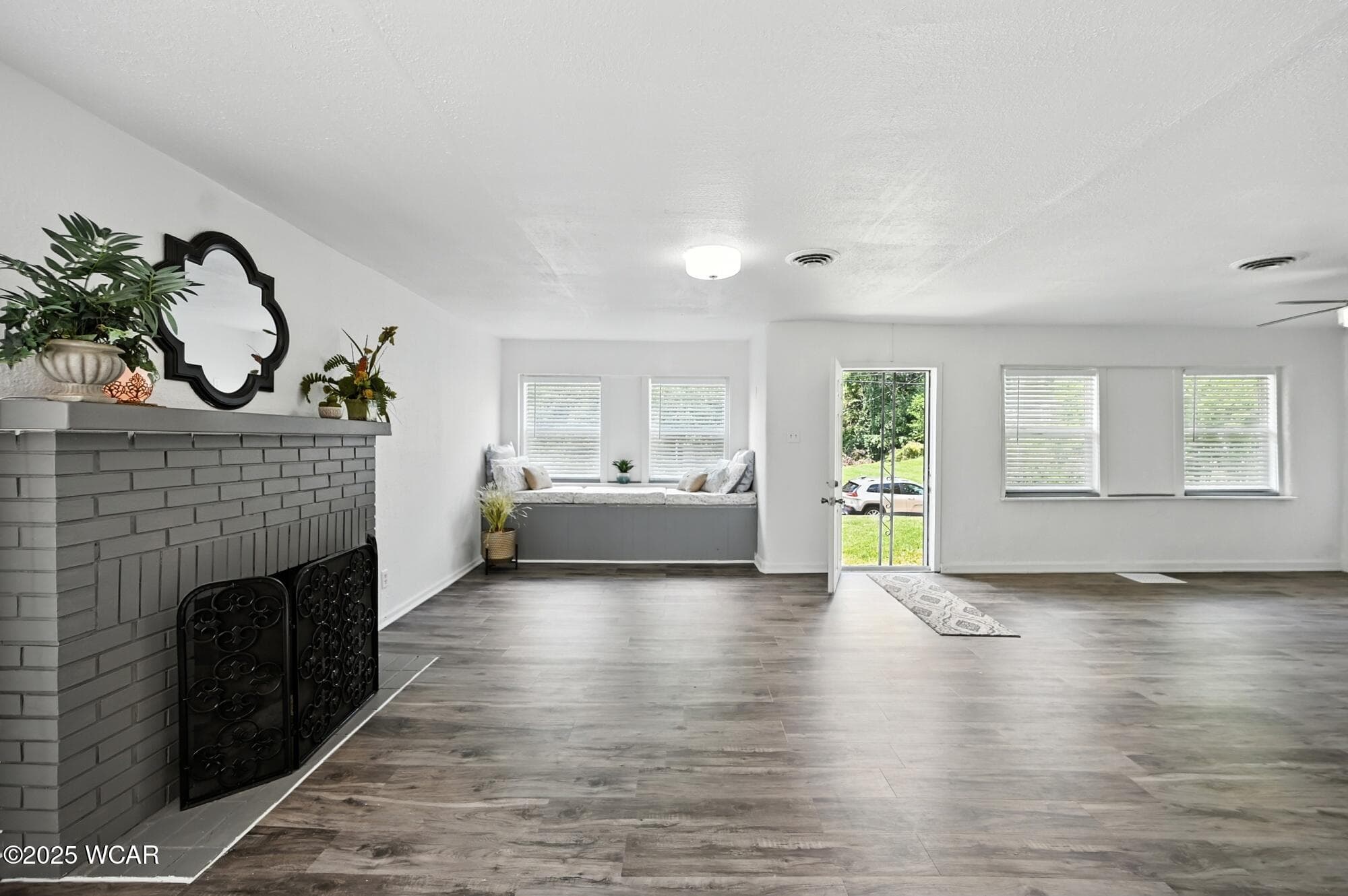 419 Collett photo 5