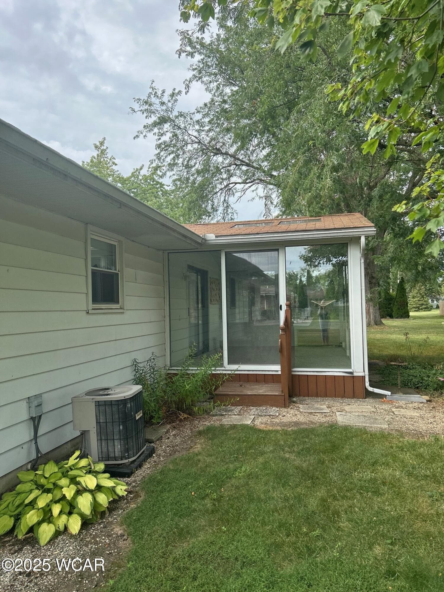 1016 Maplewood photo 4