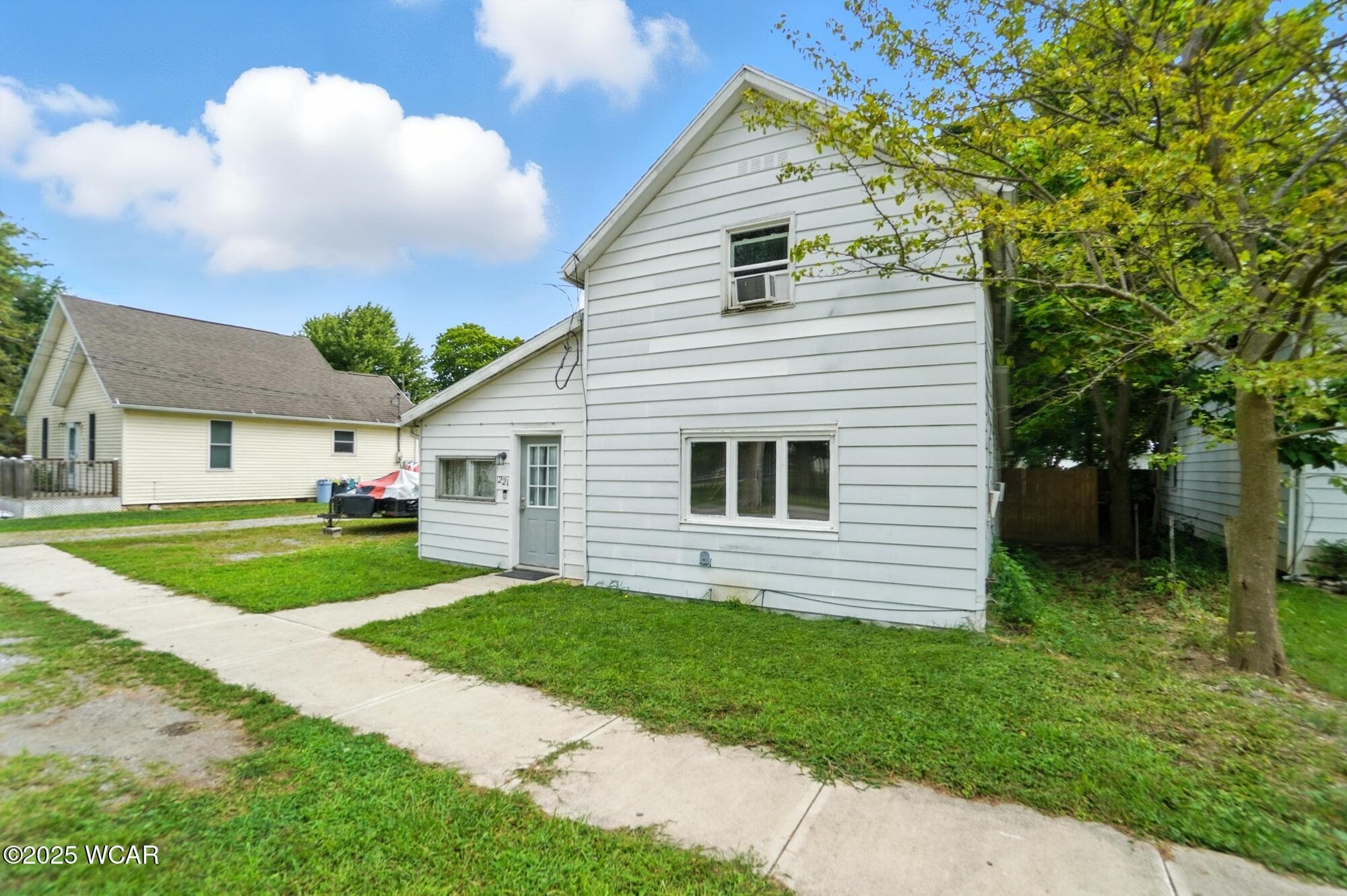 221 Oak photo 2
