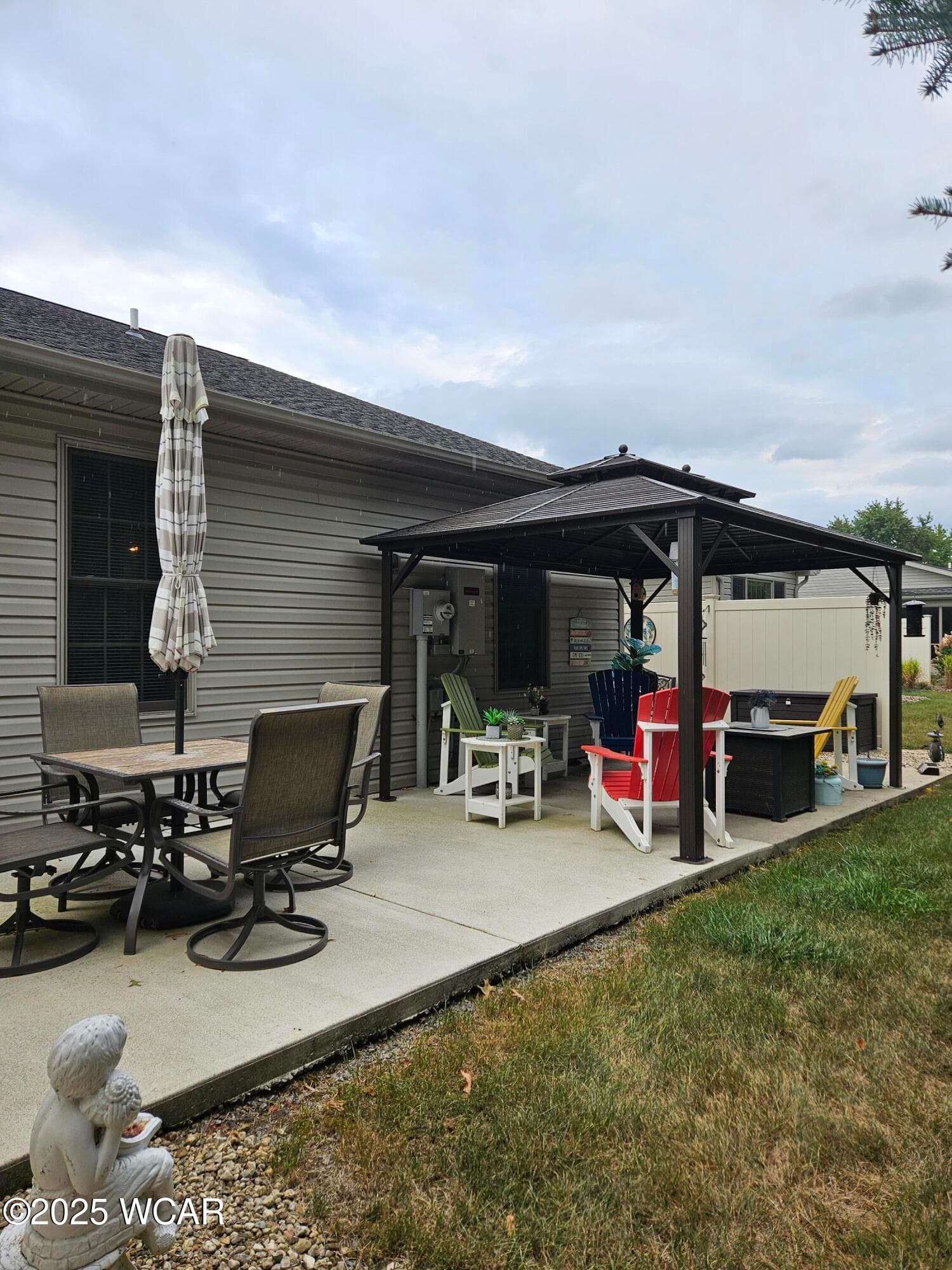 580 Westerly photo 3