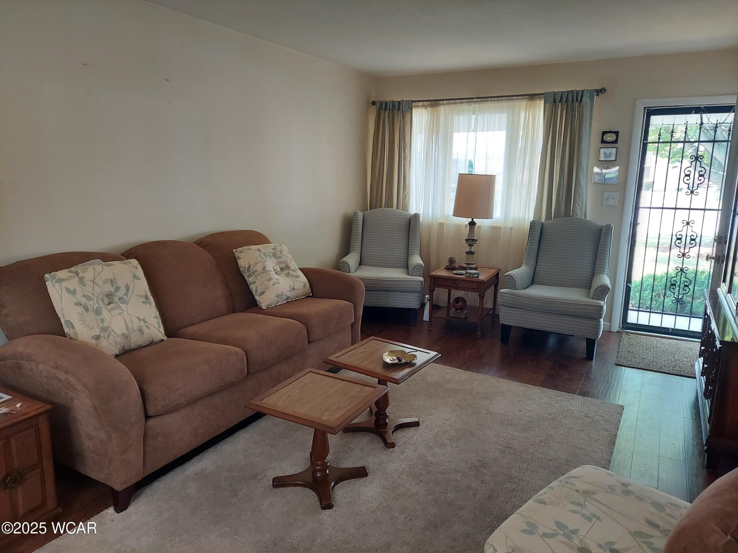 858 Mackenzie photo 2
