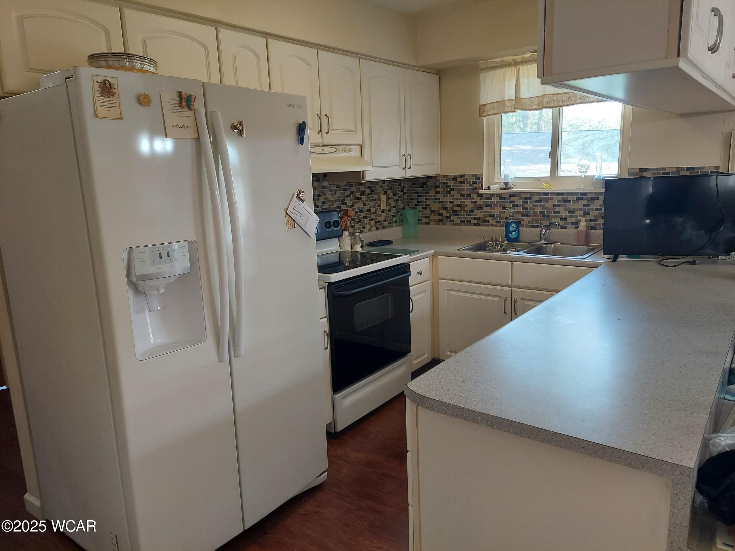 858 Mackenzie photo 3