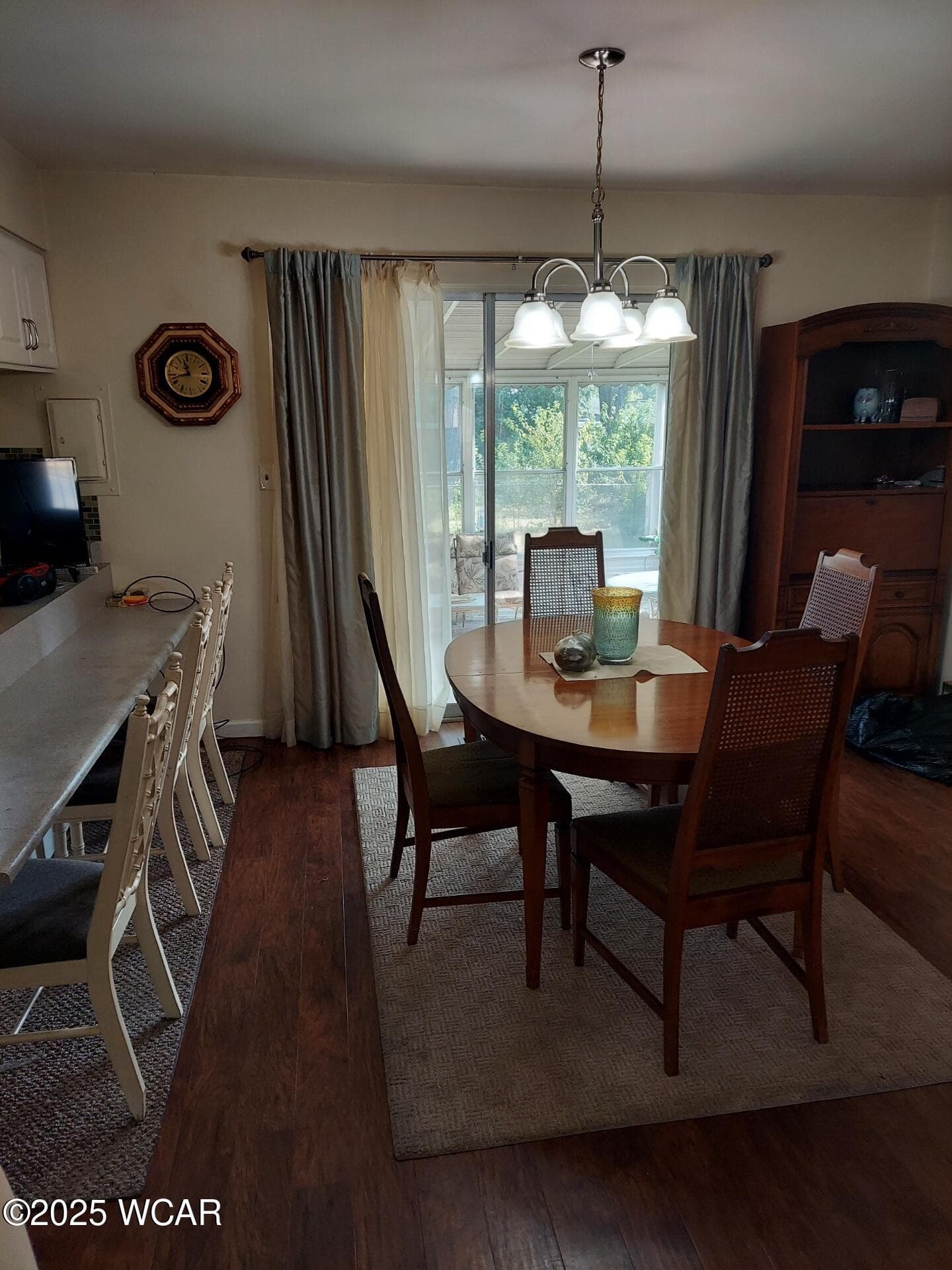 858 Mackenzie photo 4