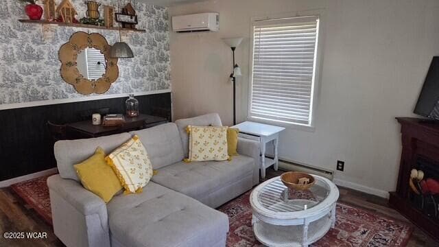 611 Benton photo 4