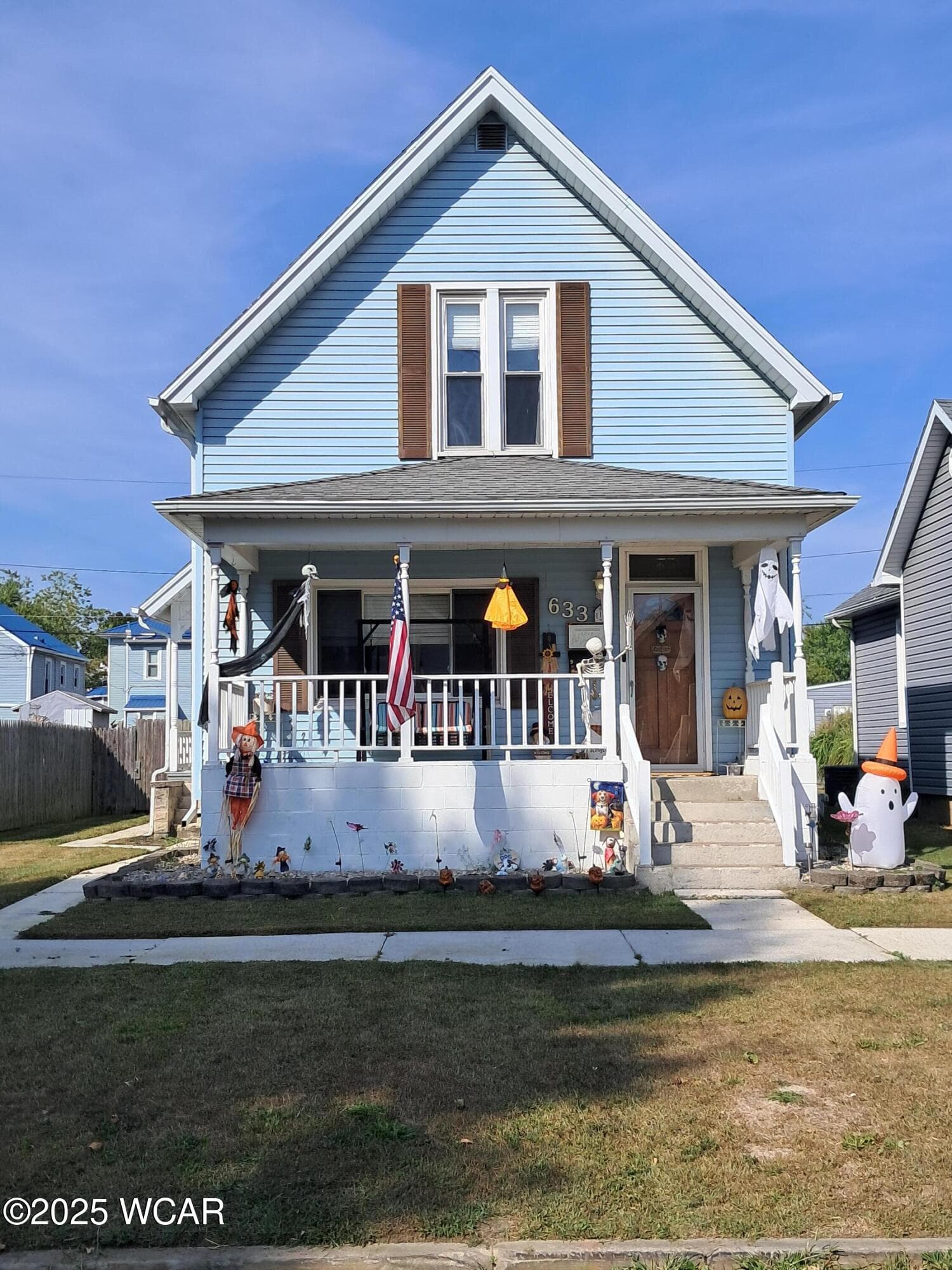 633 Maple photo 2