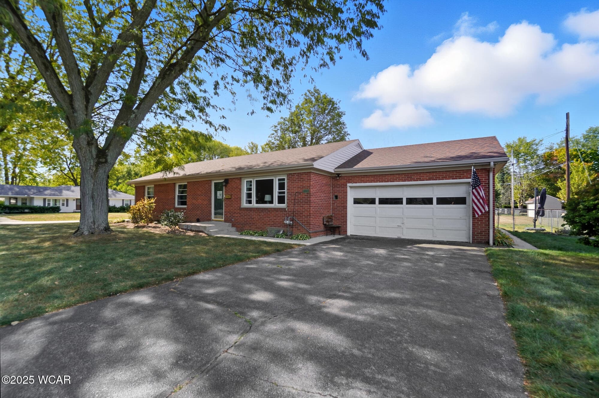 210 Eastown Park Row photo 2