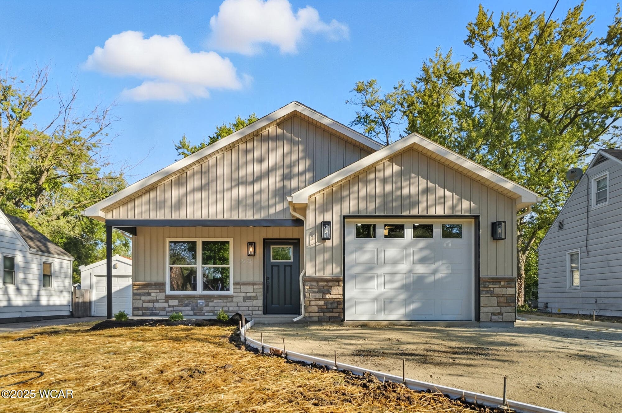 2272 Lakewood