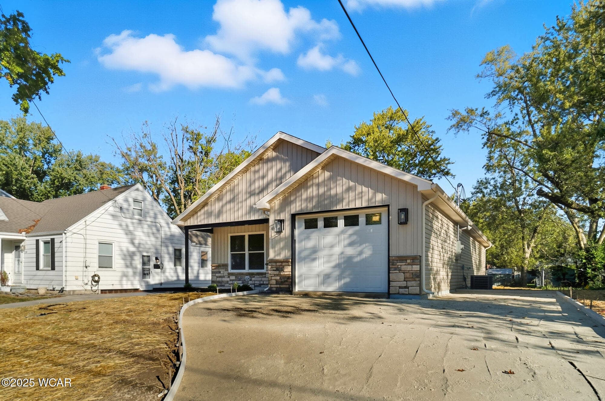 2272 Lakewood photo 2