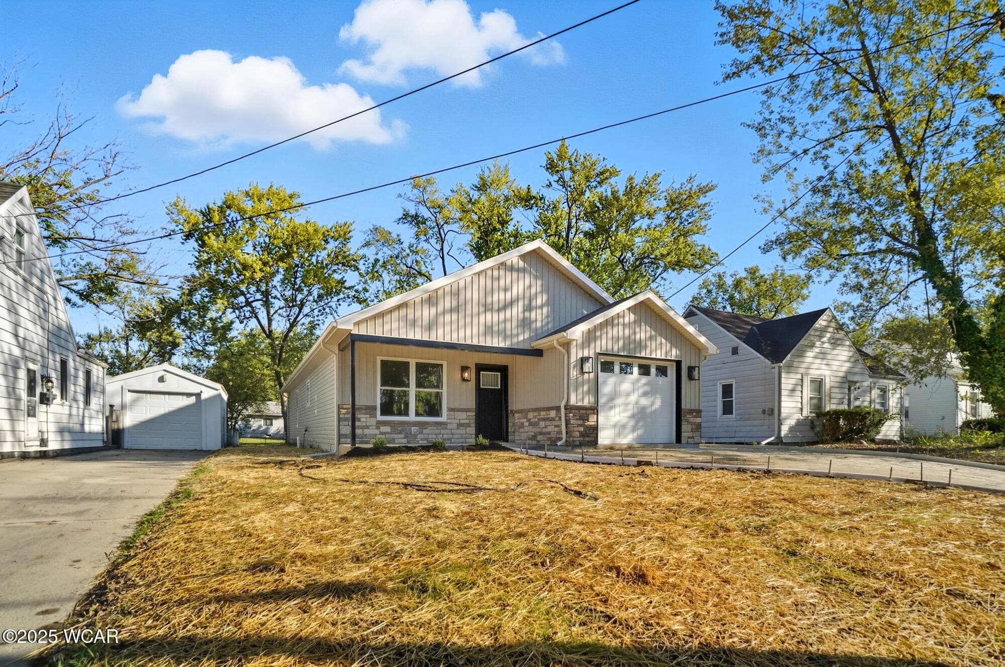 2272 Lakewood photo 3