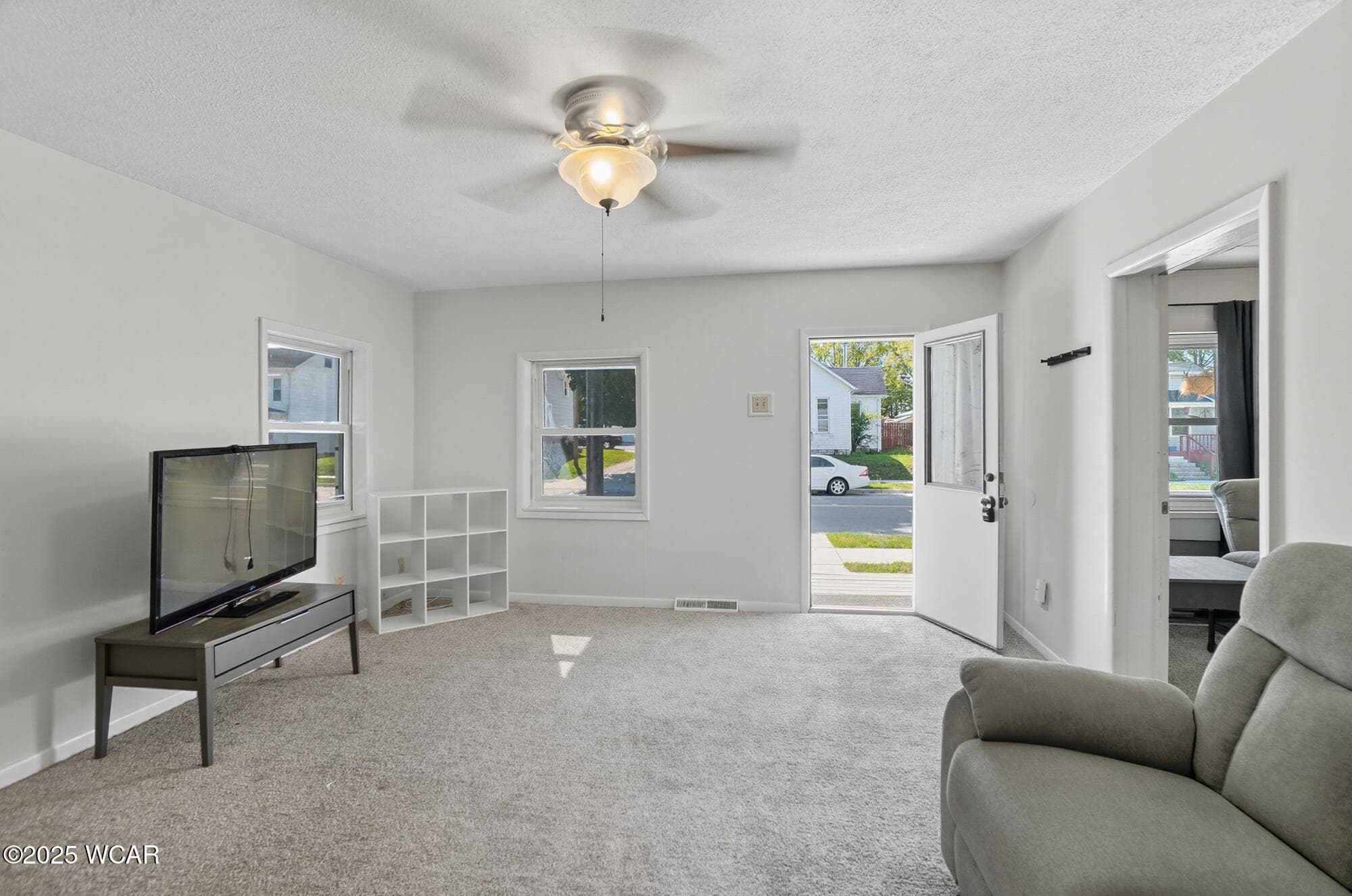 608 Benton photo 4