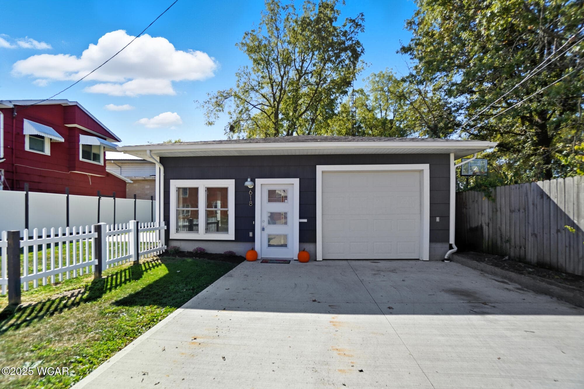 618 Livingston photo 2