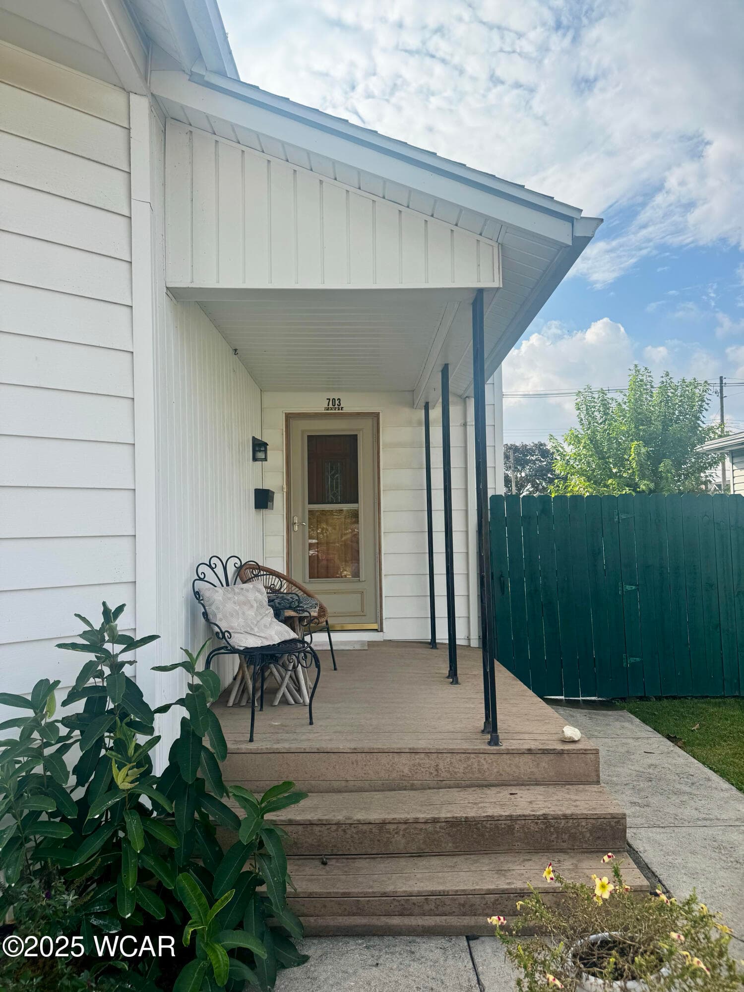703 Perry photo 2