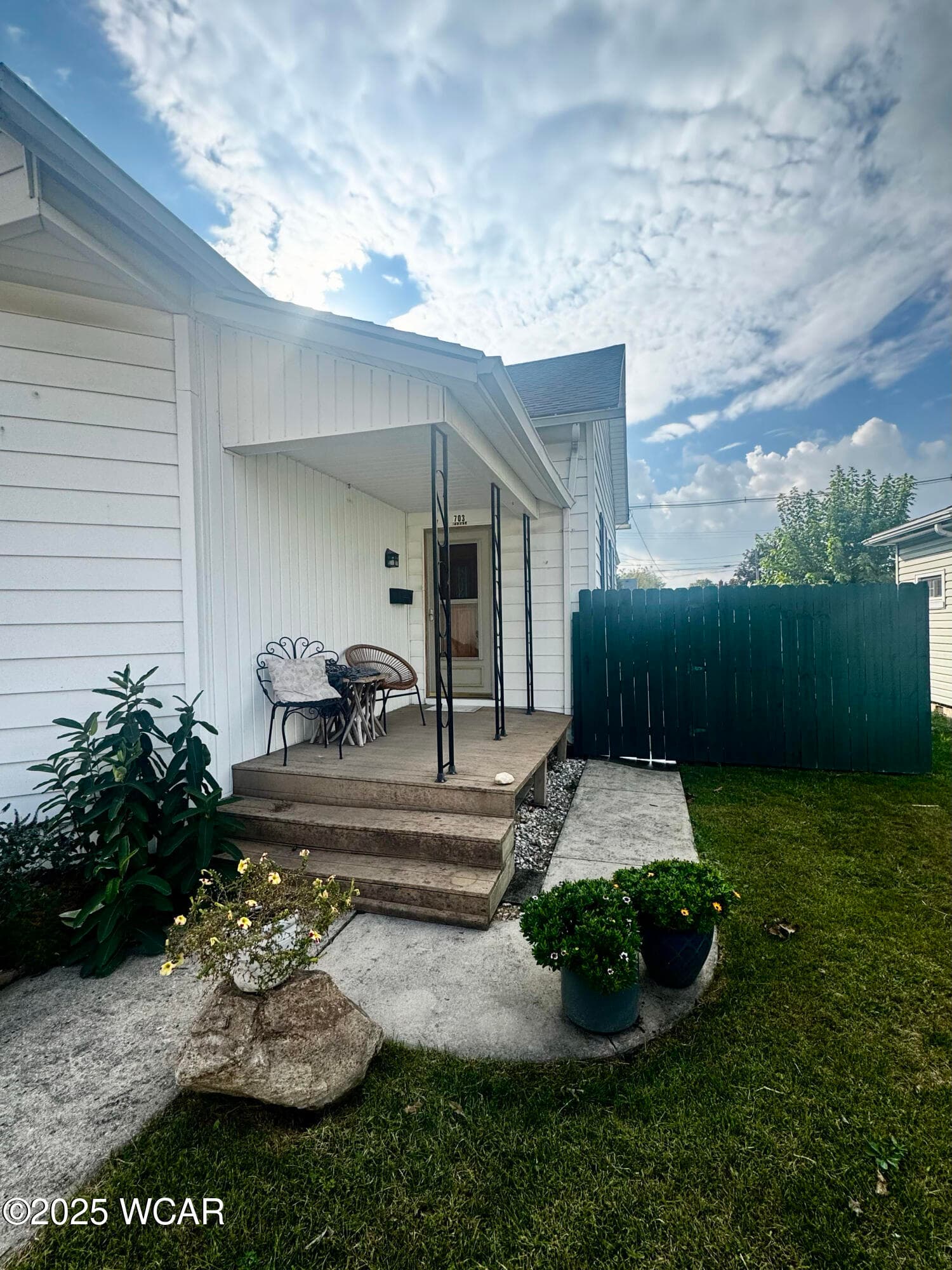 703 Perry photo 3