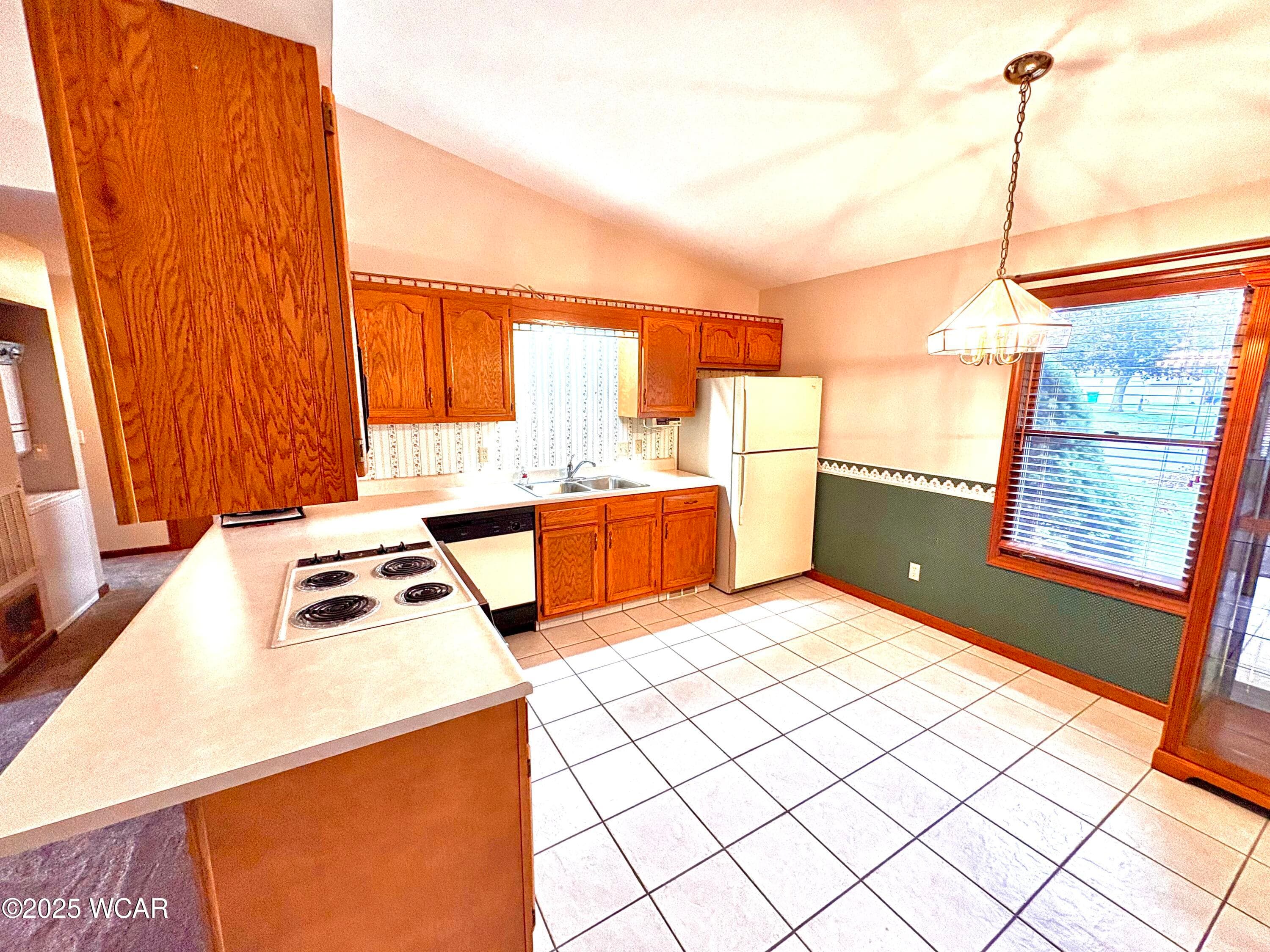 3805 Cambridge photo 5