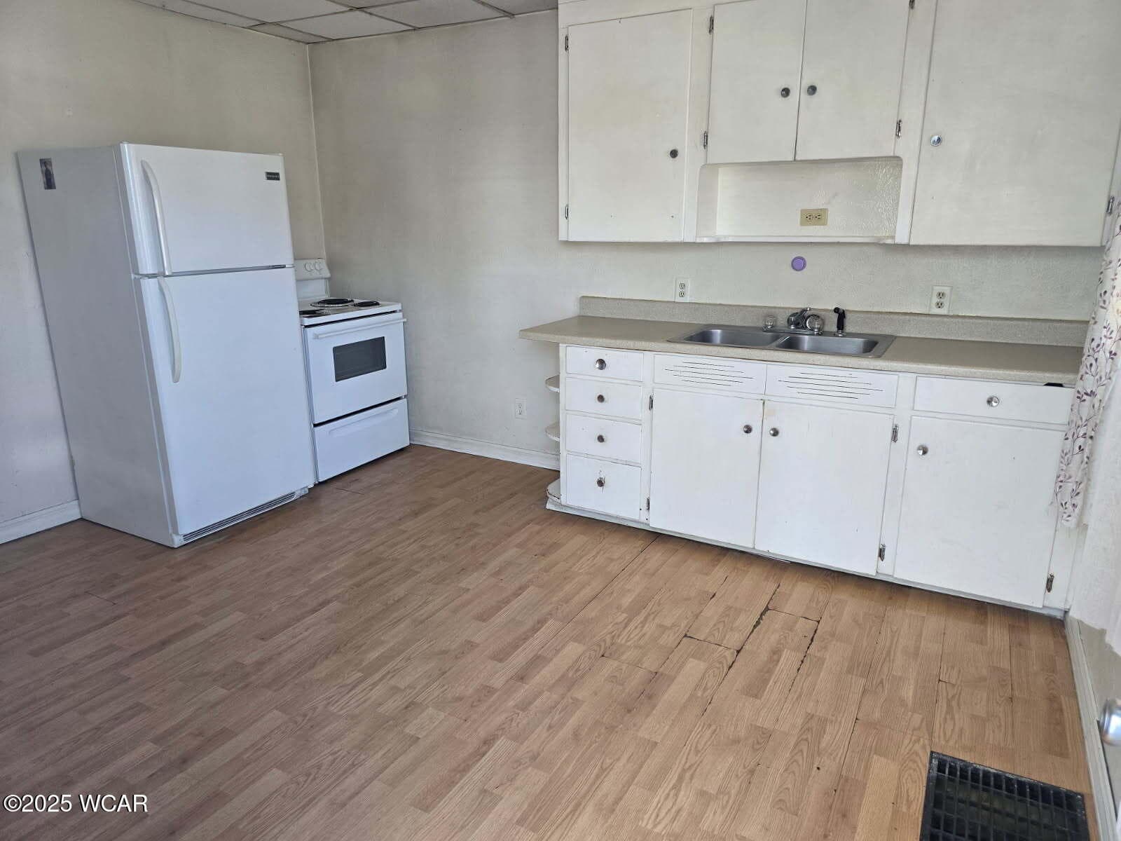 939 West photo 3