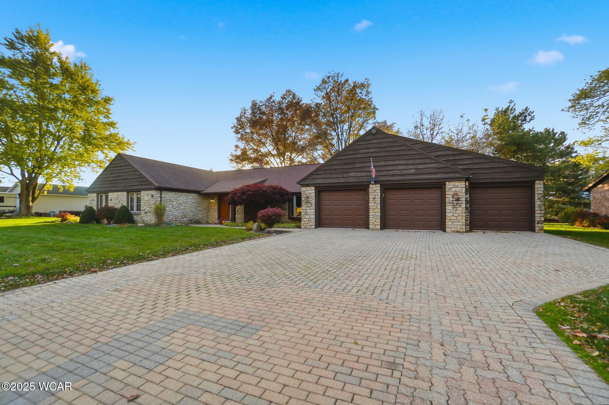 601 Warren photo 2