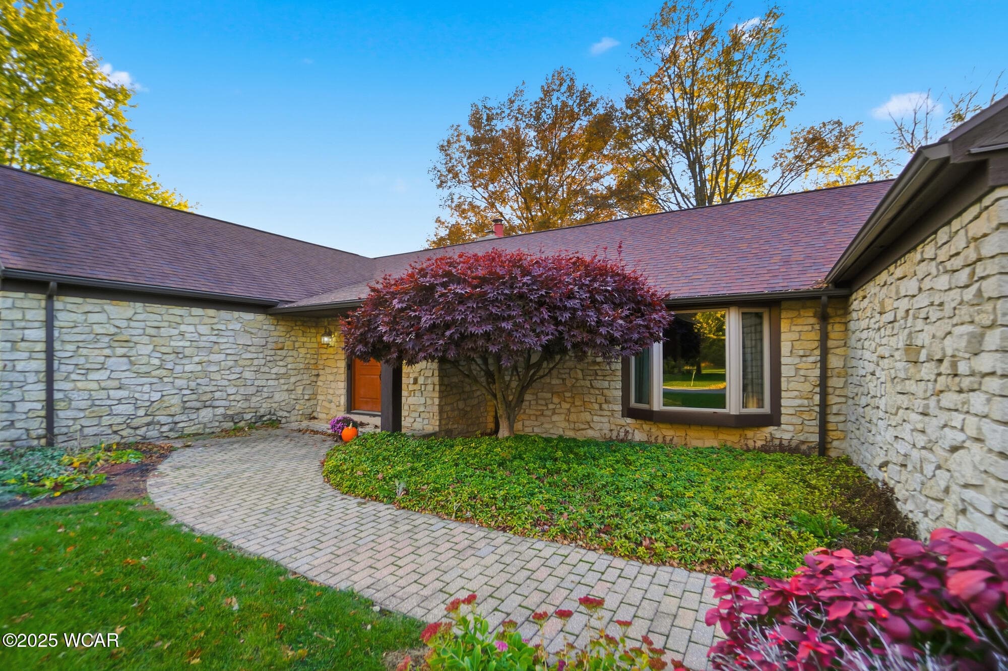 601 Warren photo 3