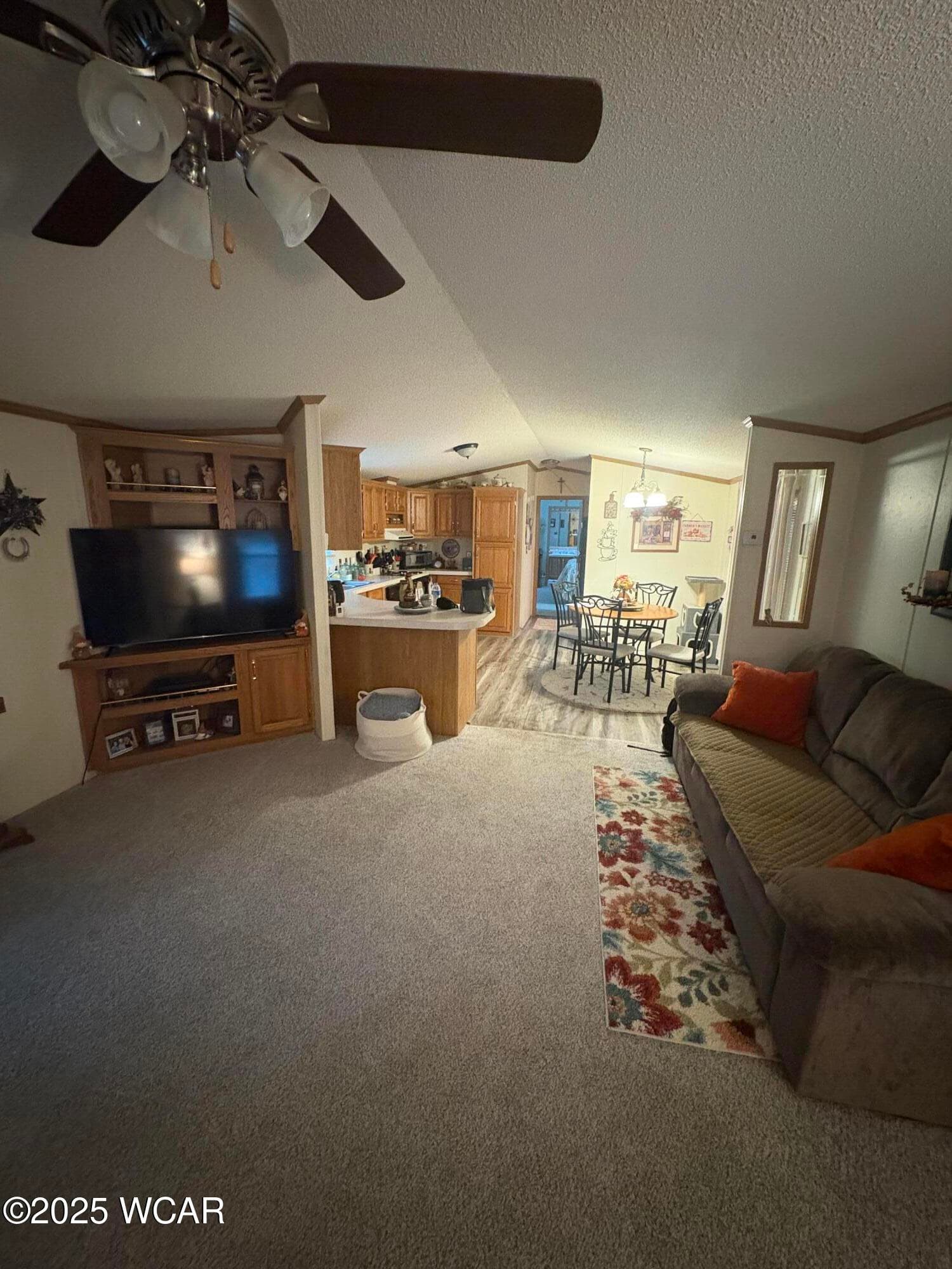 211 Pinewood photo 3
