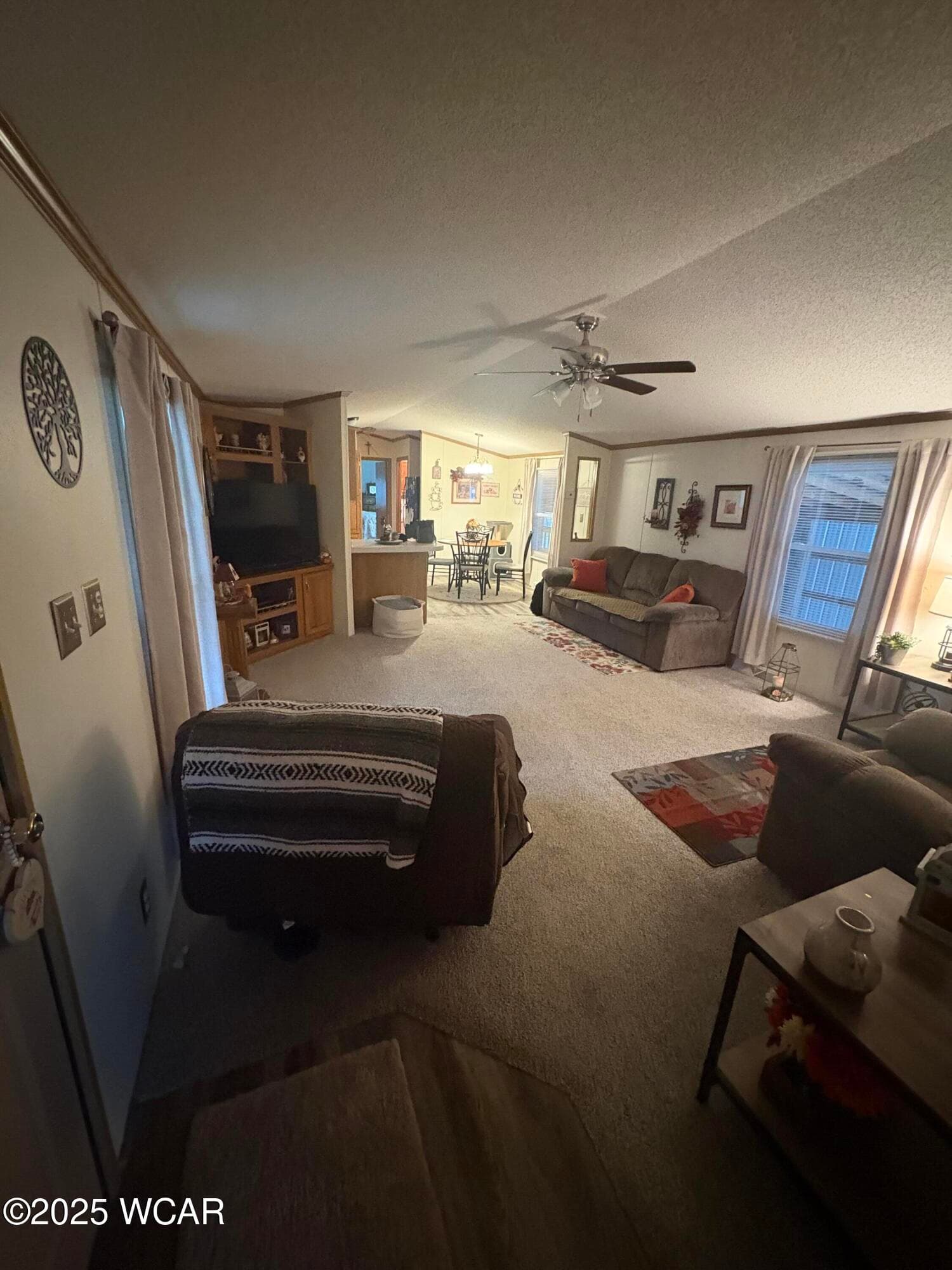 211 Pinewood photo 4