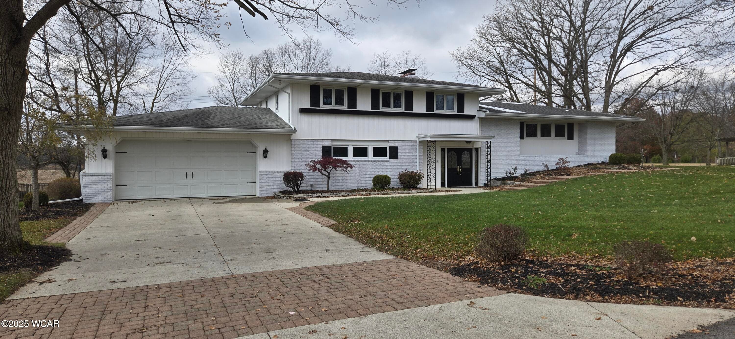 1440 Riverview photo 3