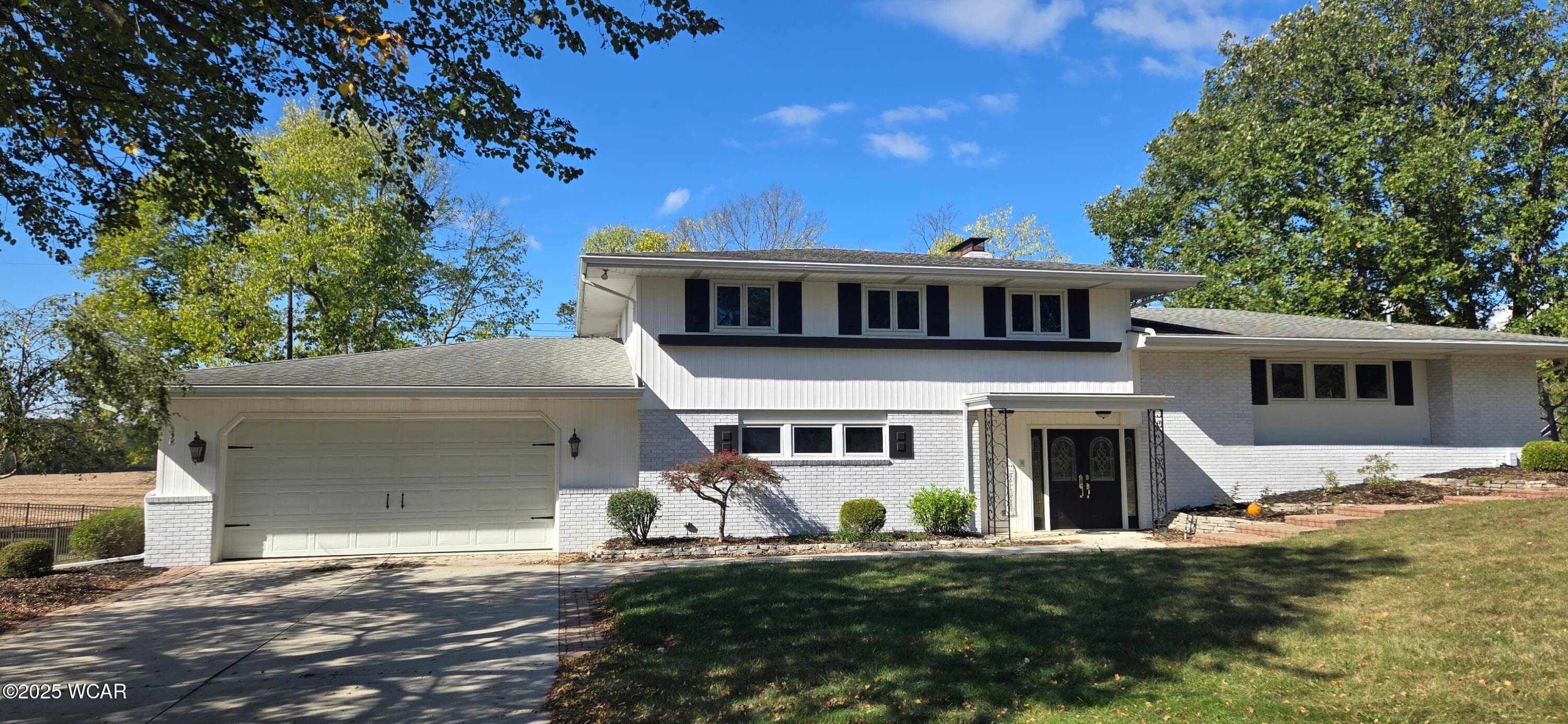 1440 Riverview photo 2