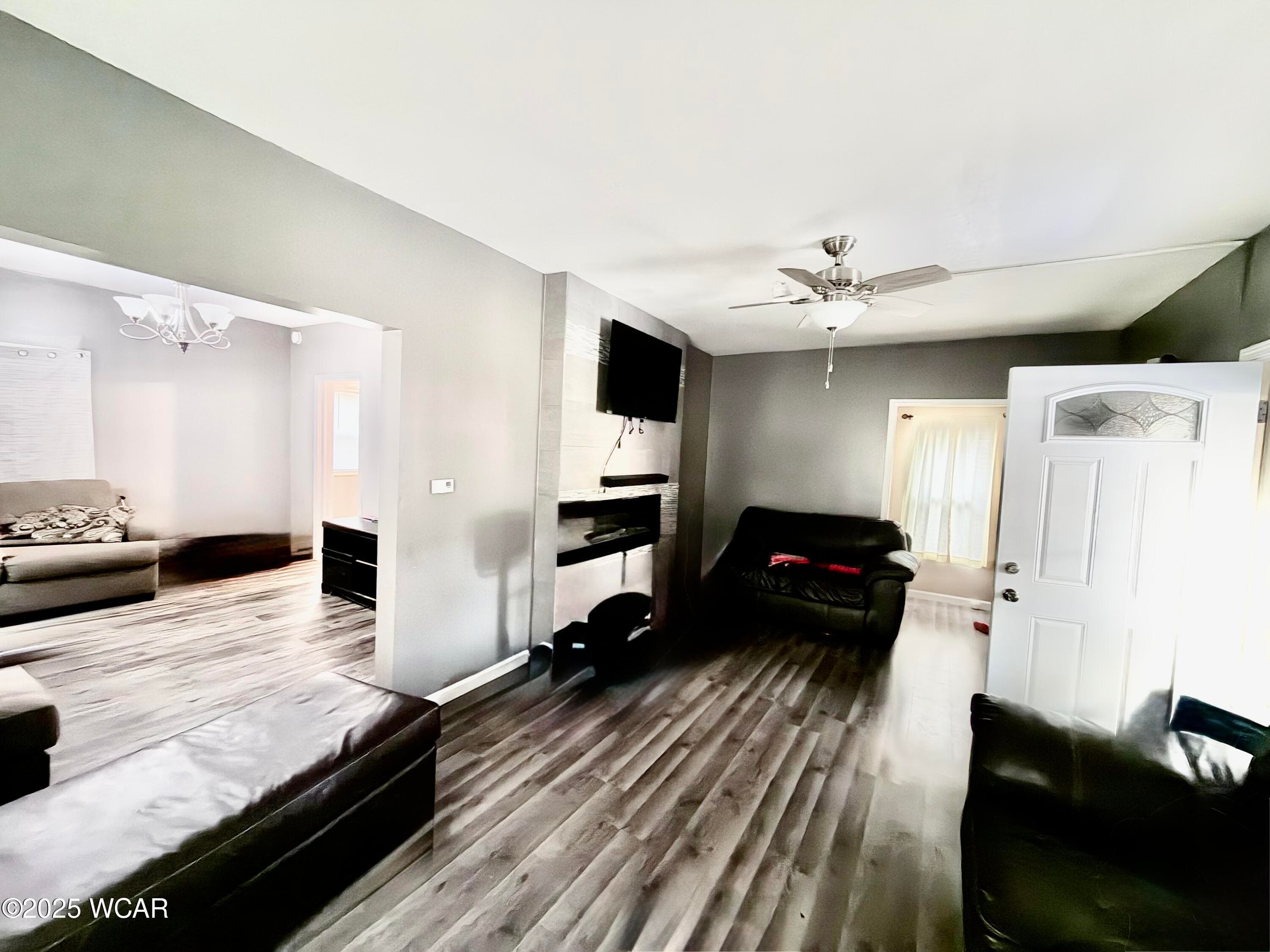 516 Catalpa photo 2