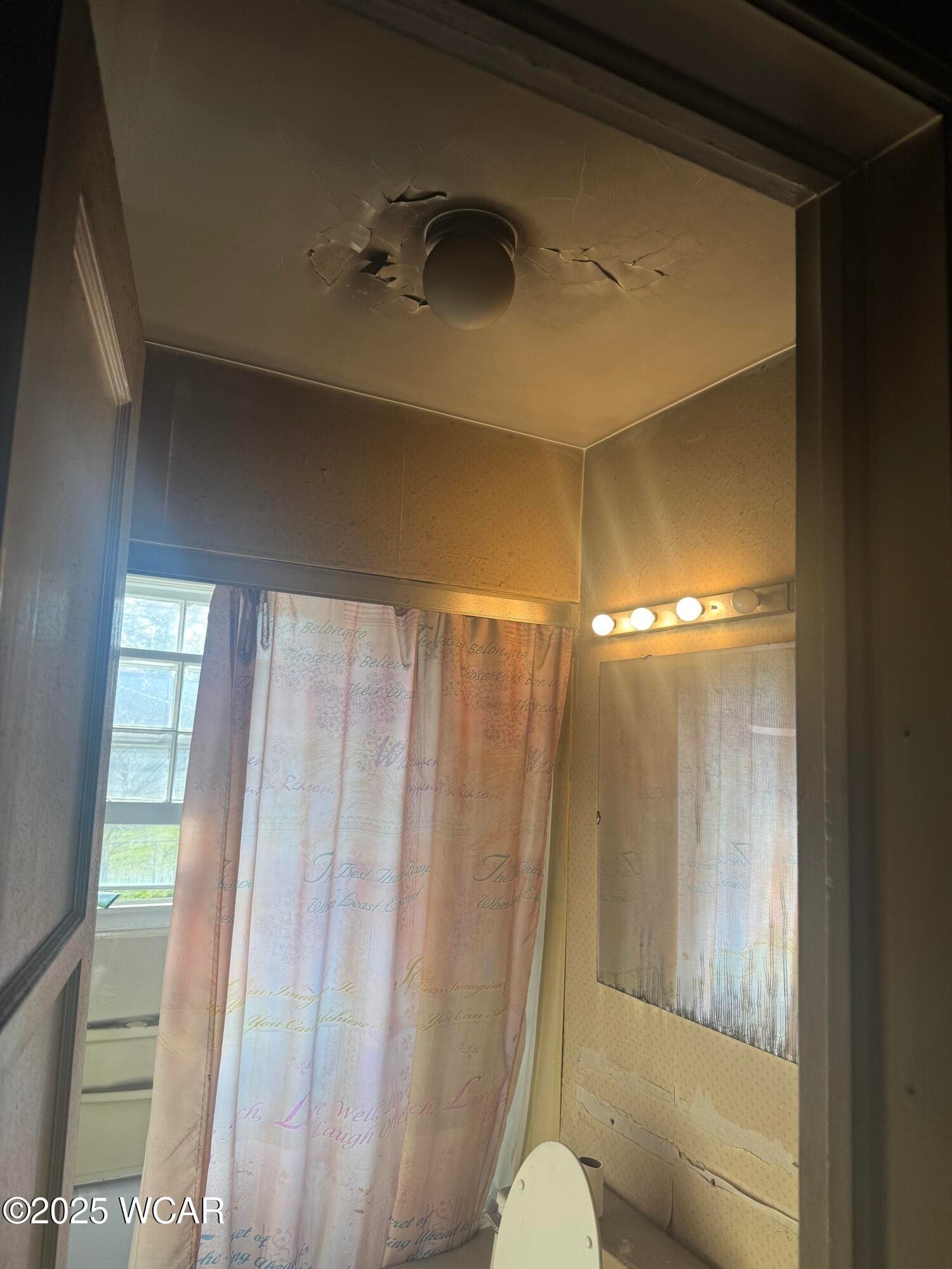 2035 W Wayne