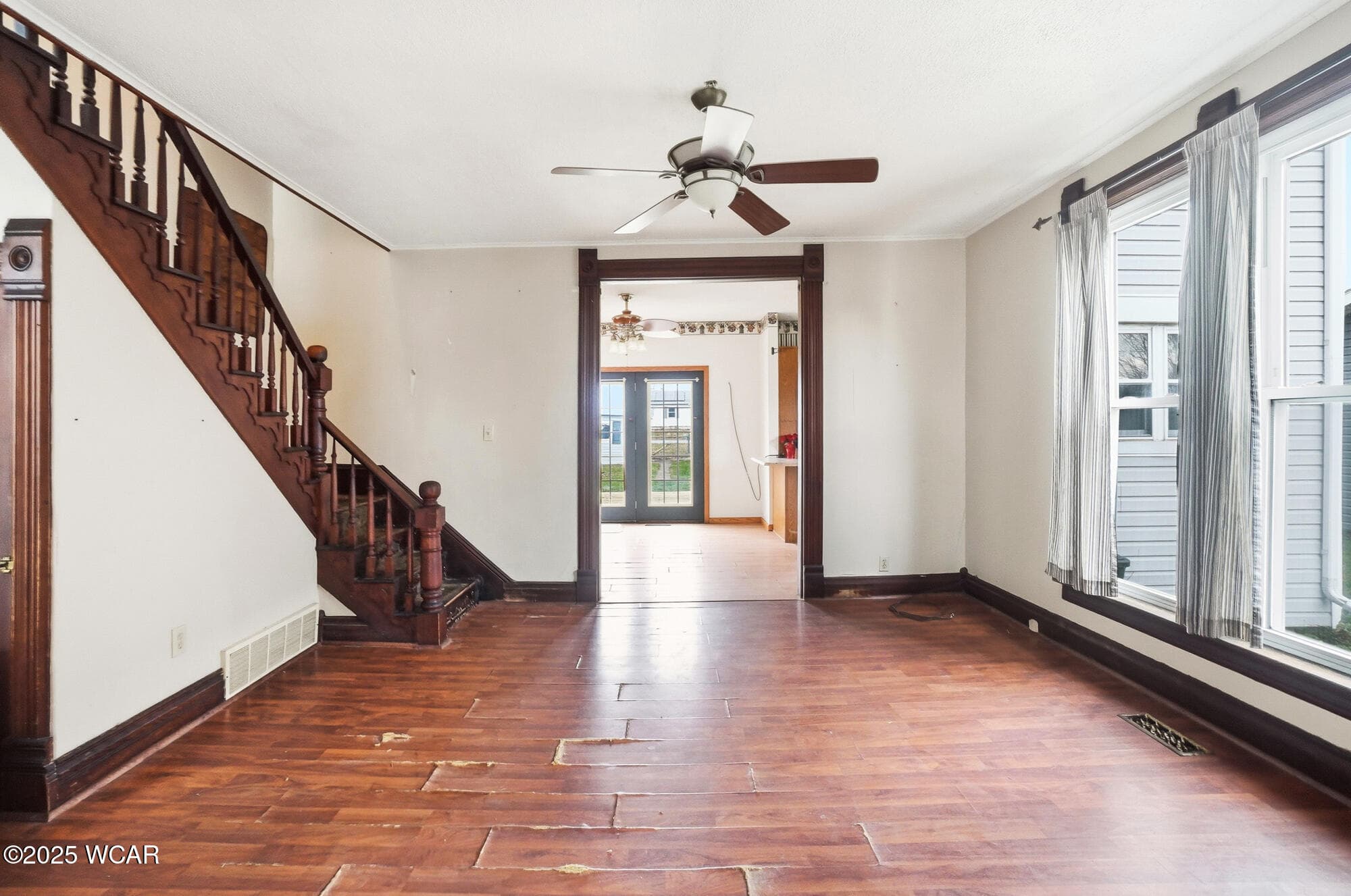 310 Main photo 5