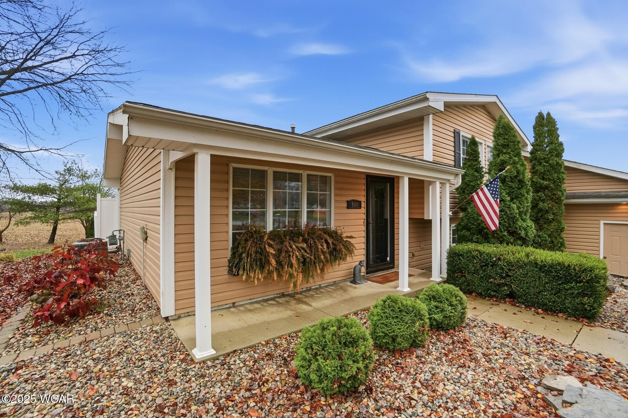 900 Front photo 5