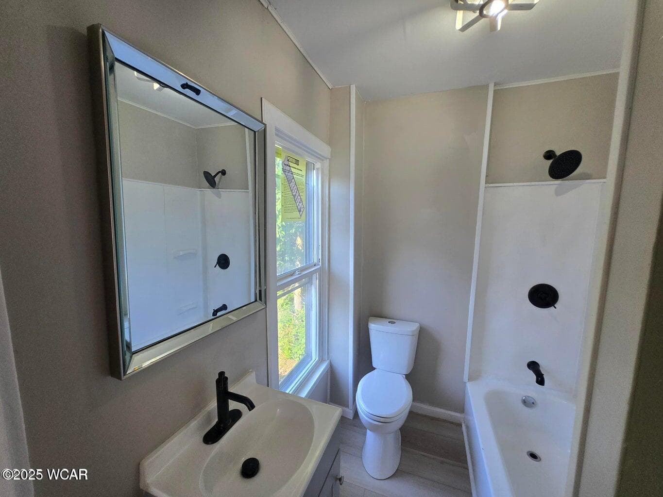 426 Baxter photo 3