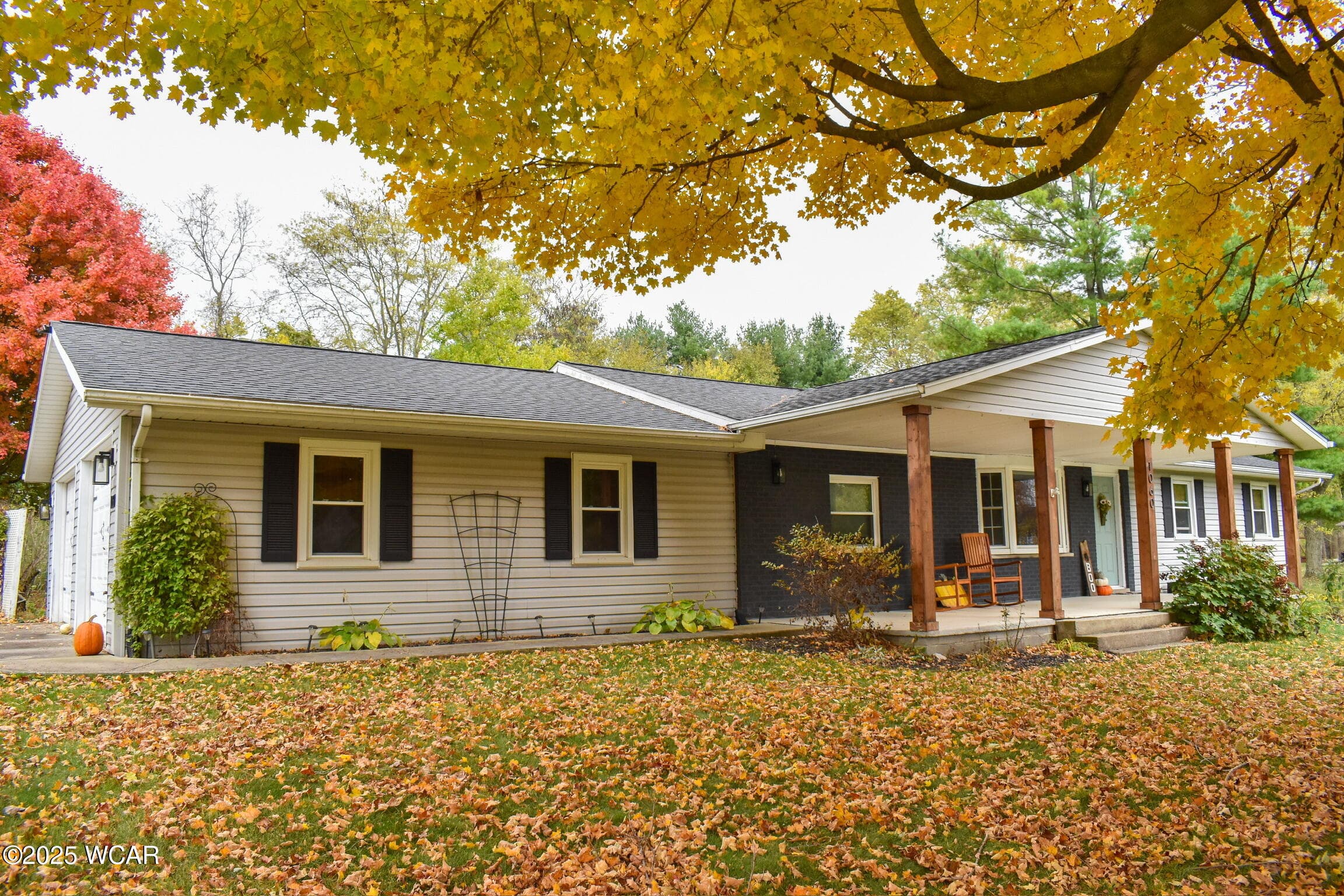 1060 Heidi Rd photo 2
