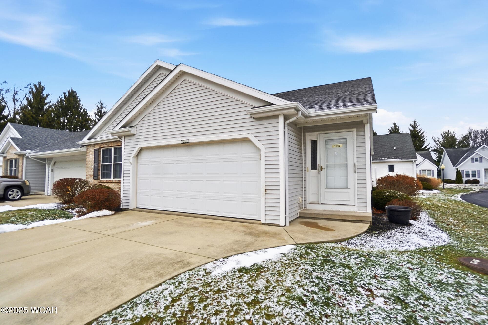 123 Eagles Point photo 3