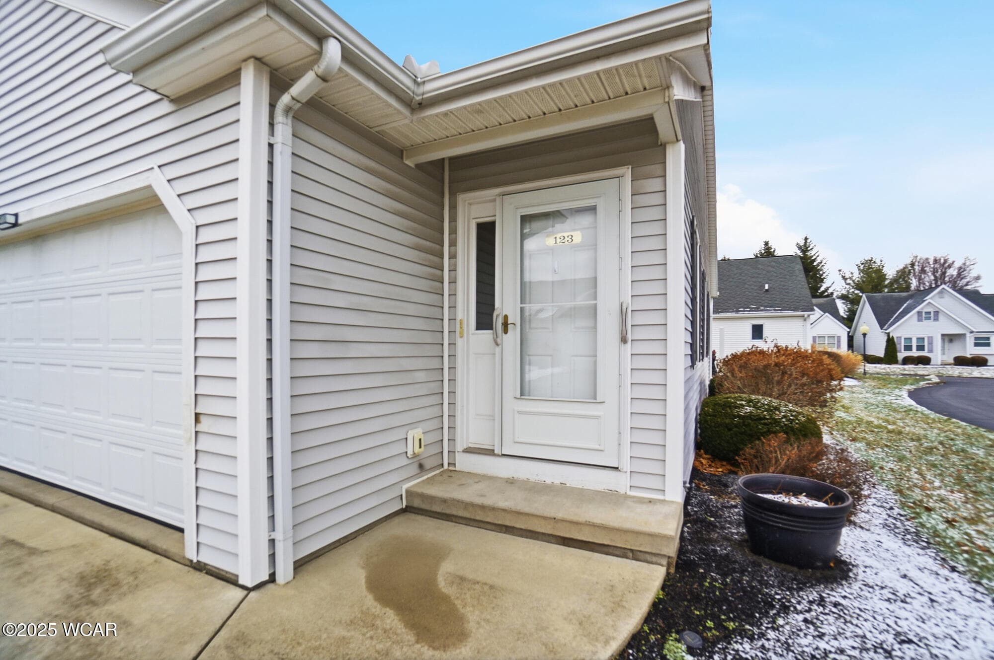 123 Eagles Point photo 4
