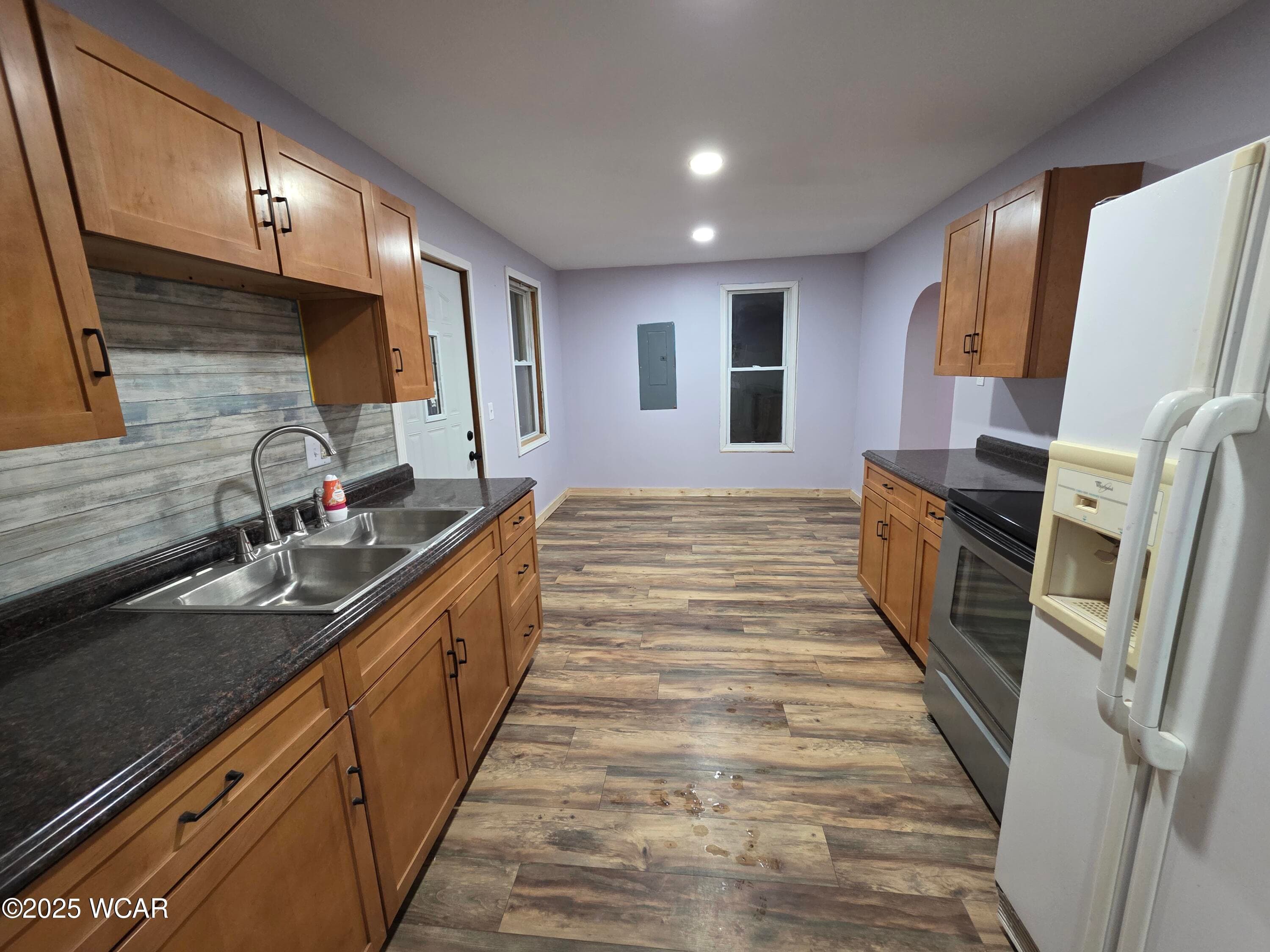 21485 Elevator St. photo 2