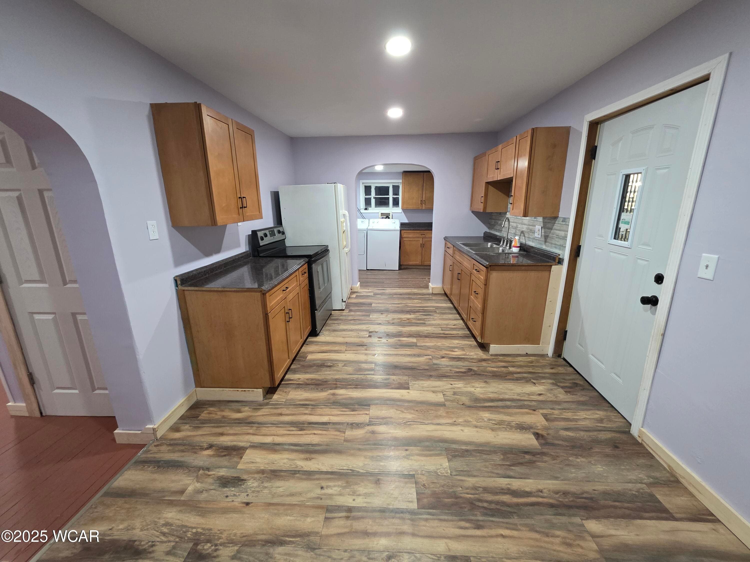 21485 Elevator St. photo 3