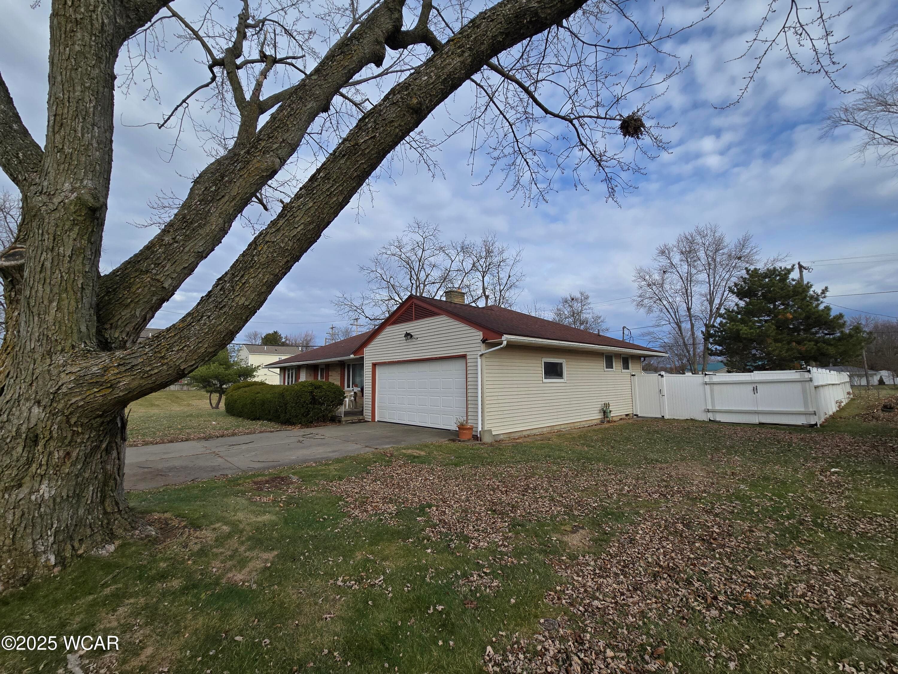 916 Main photo 2