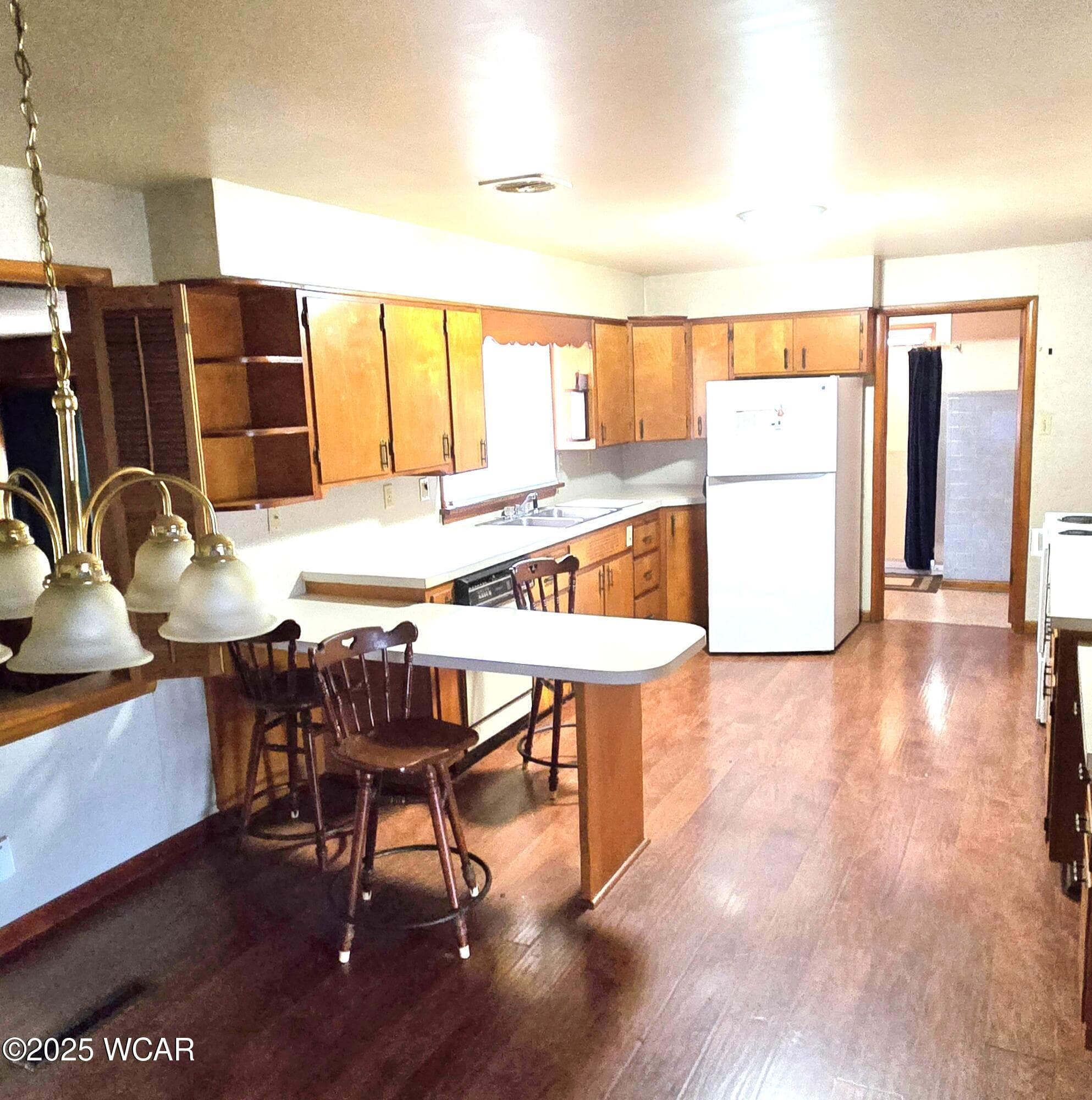 916 Main photo 3