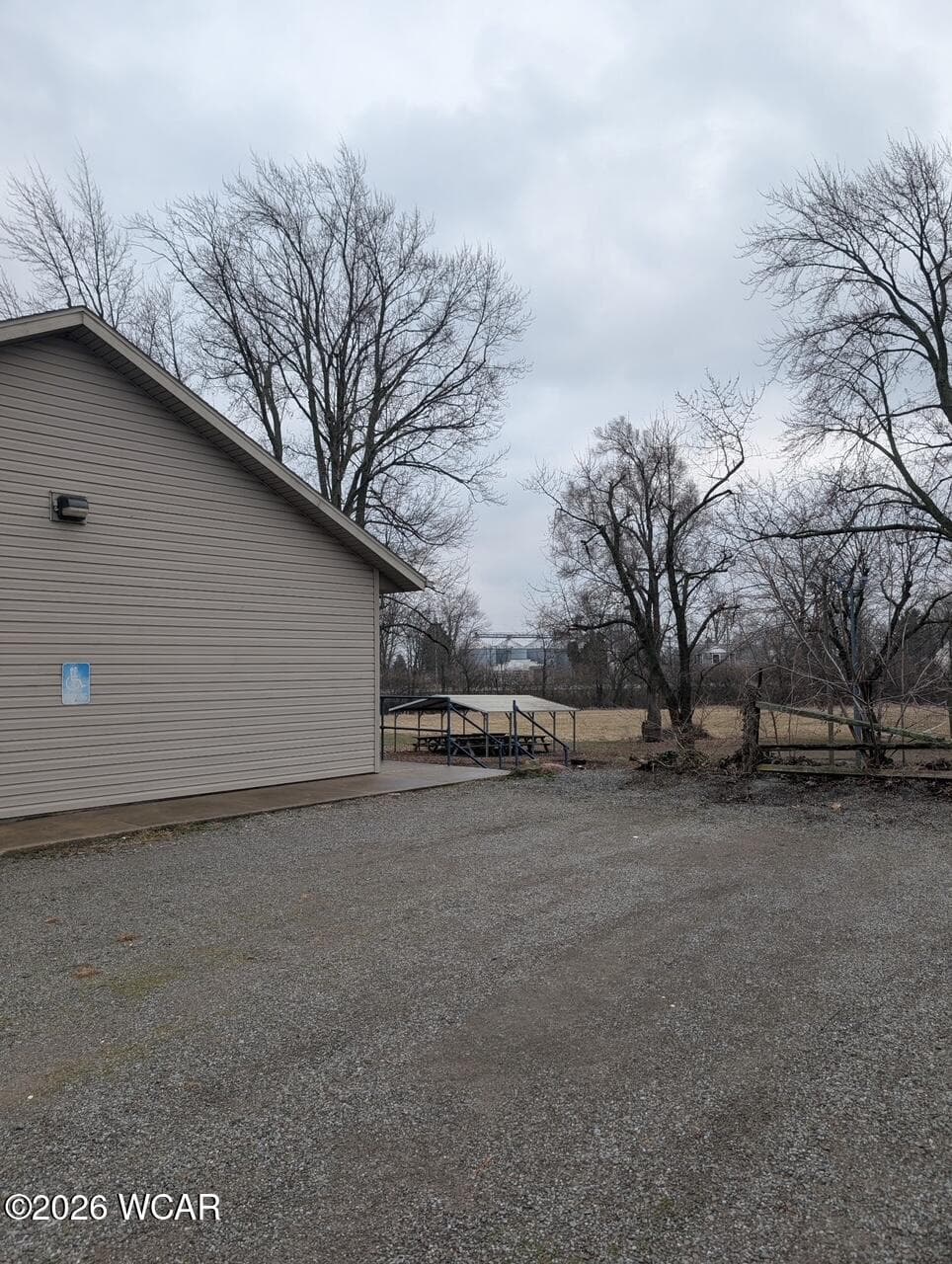 304 Delphos photo 3